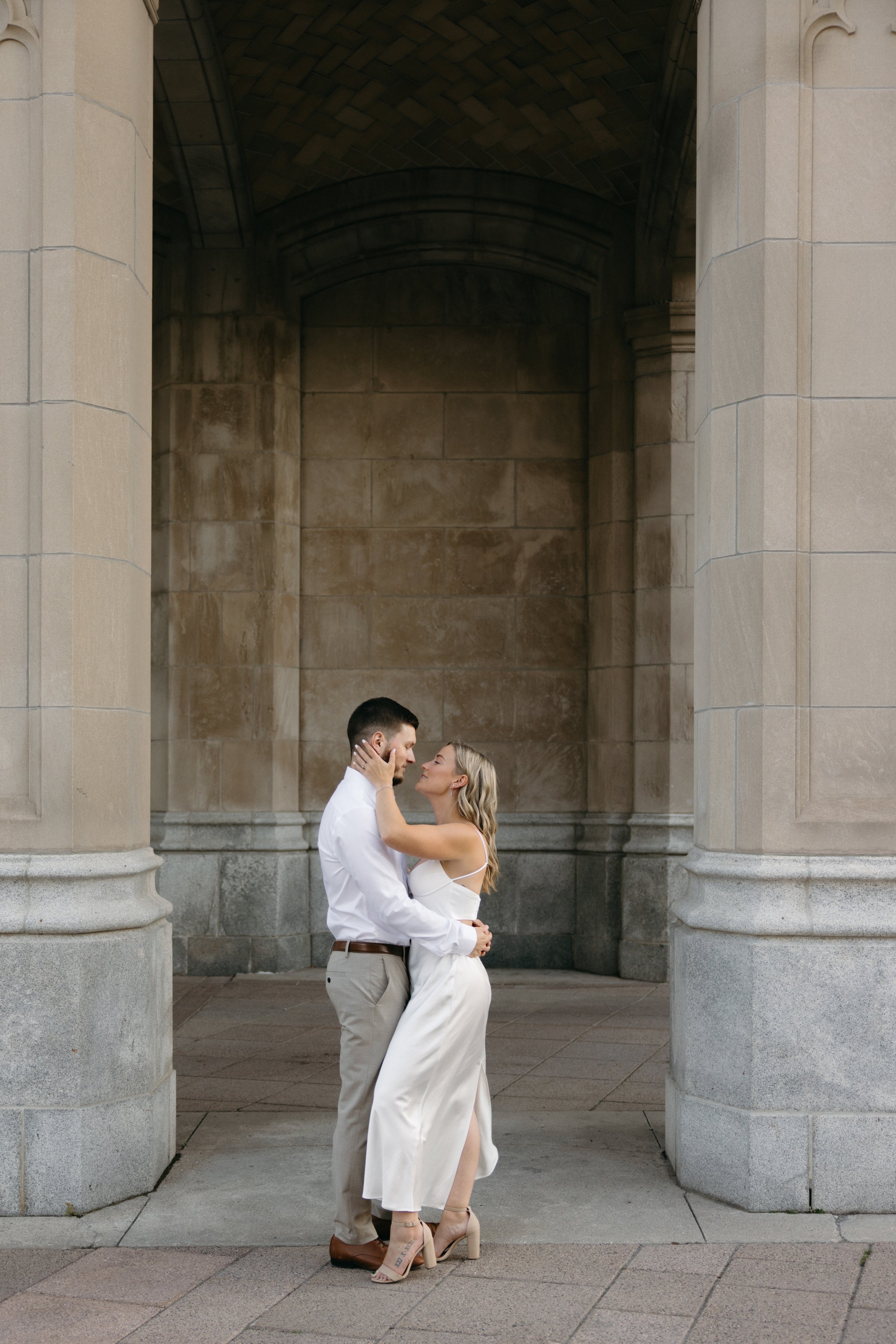ottawa-downtown-engagement-session-0008.jpg