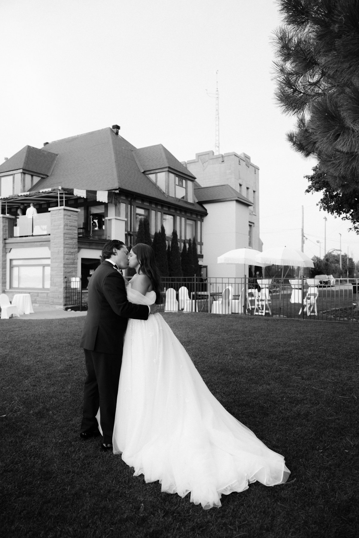 britannia-yacht-club-wedding-mn-0233.jpg