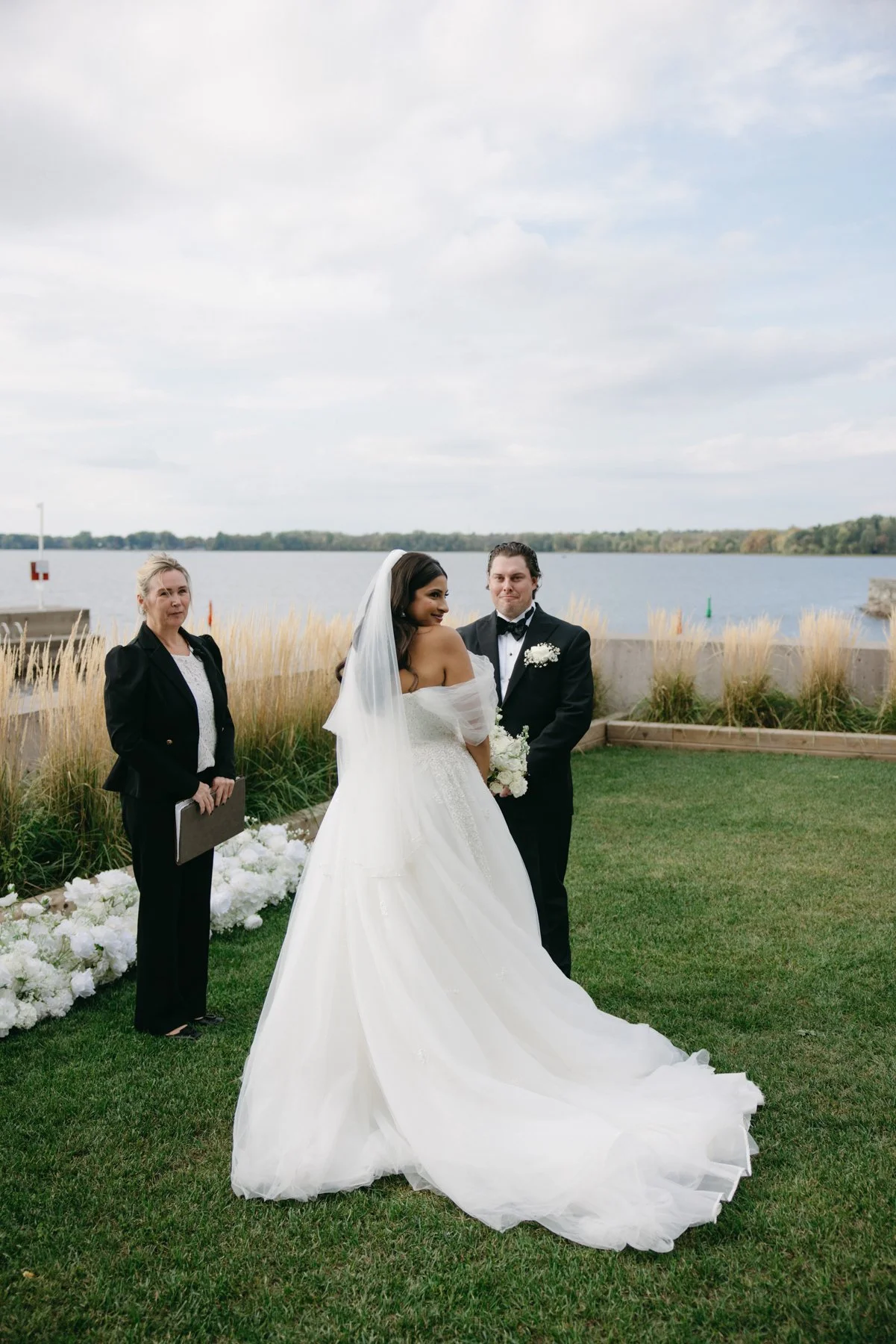 britannia-yacht-club-wedding-mn-0093.jpg