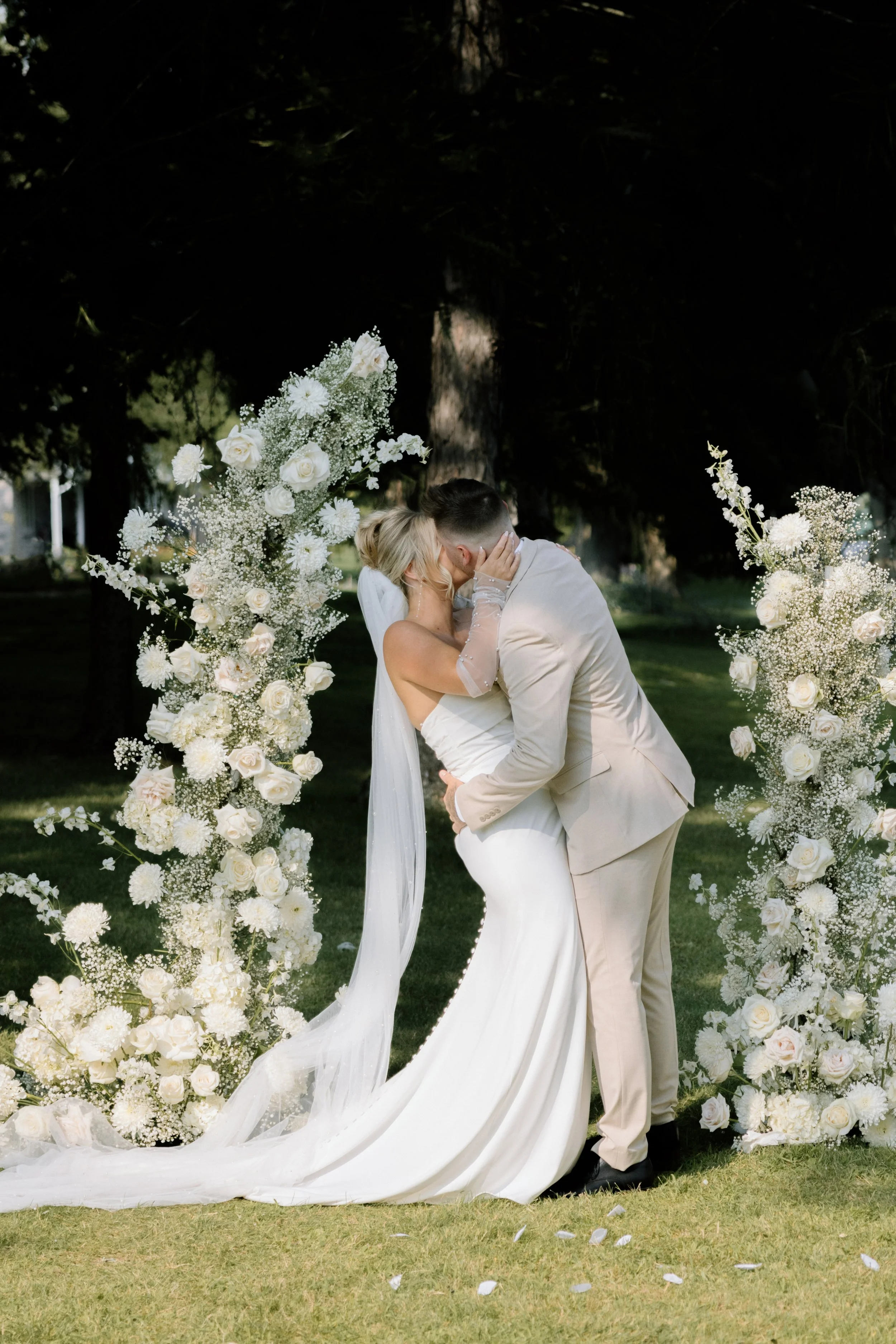 GraceAndGold-MJ-WED-1040.jpg