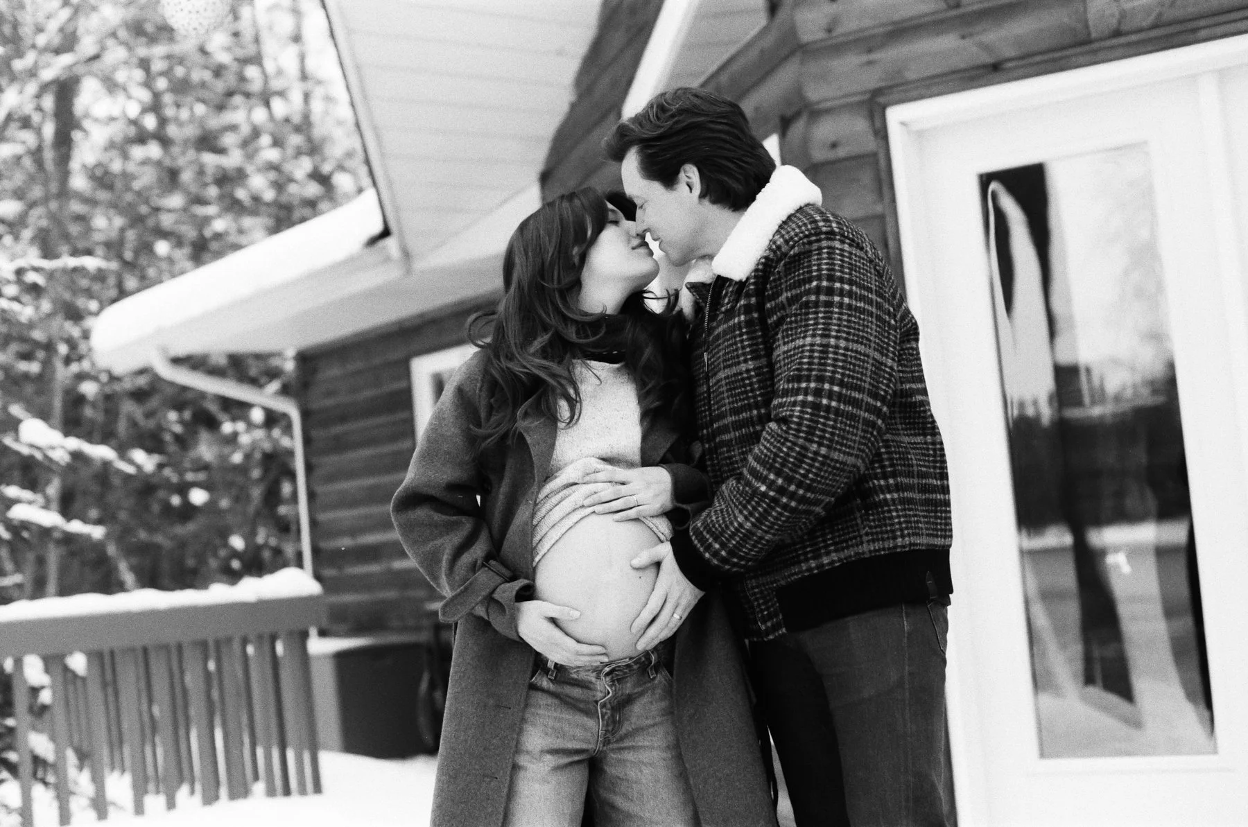 Ottawa-Maternity-Session-Cottage-0158.jpg