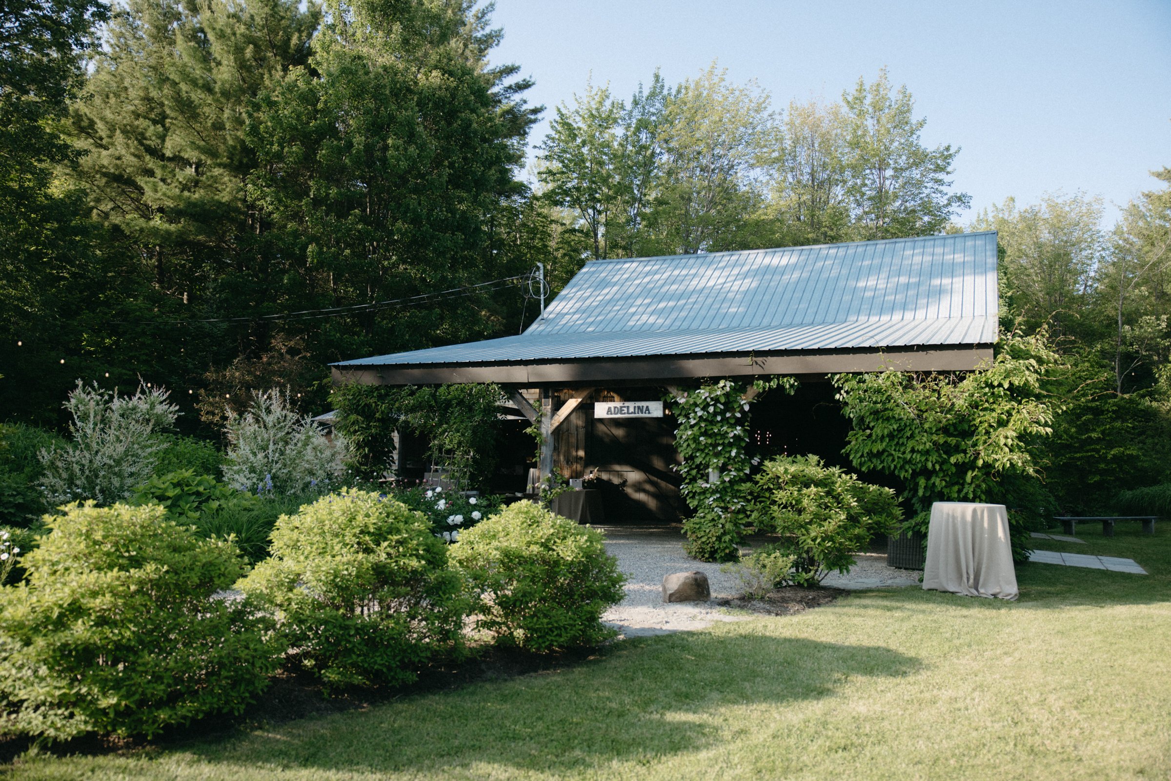Adélina Barn Wedding Photos // Tracy Grace