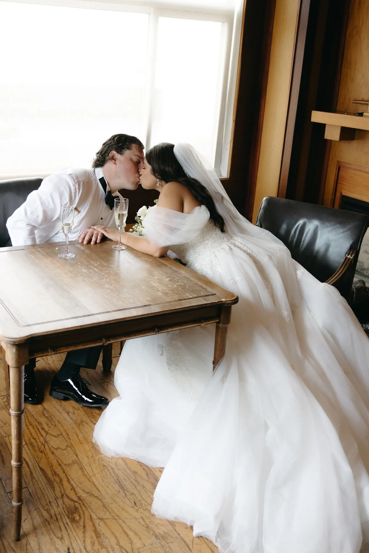 britannia-yacht-club-wedding-mn-0124.jpg