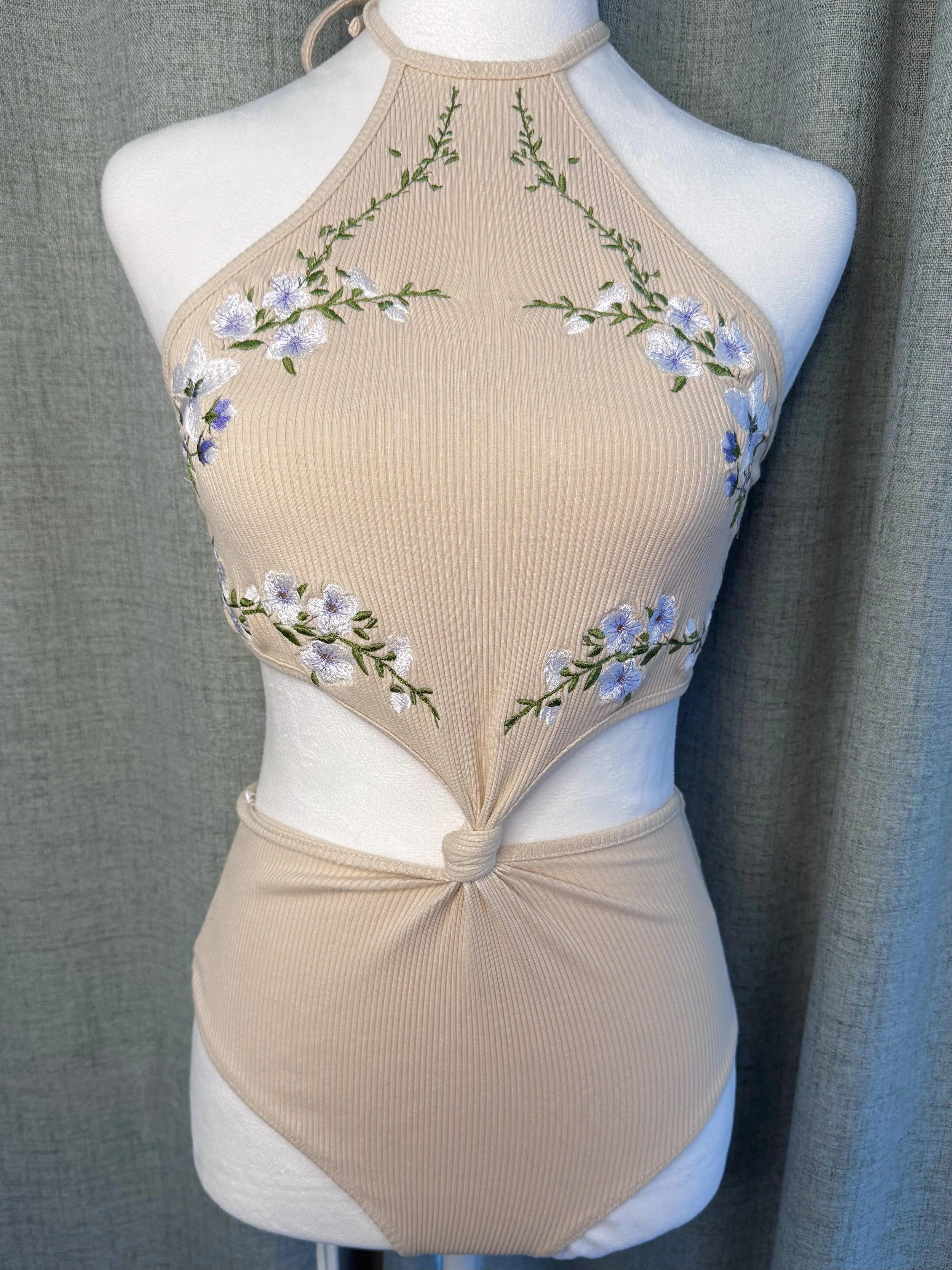 Feeling Fleurty - Full Mannequin.jpeg