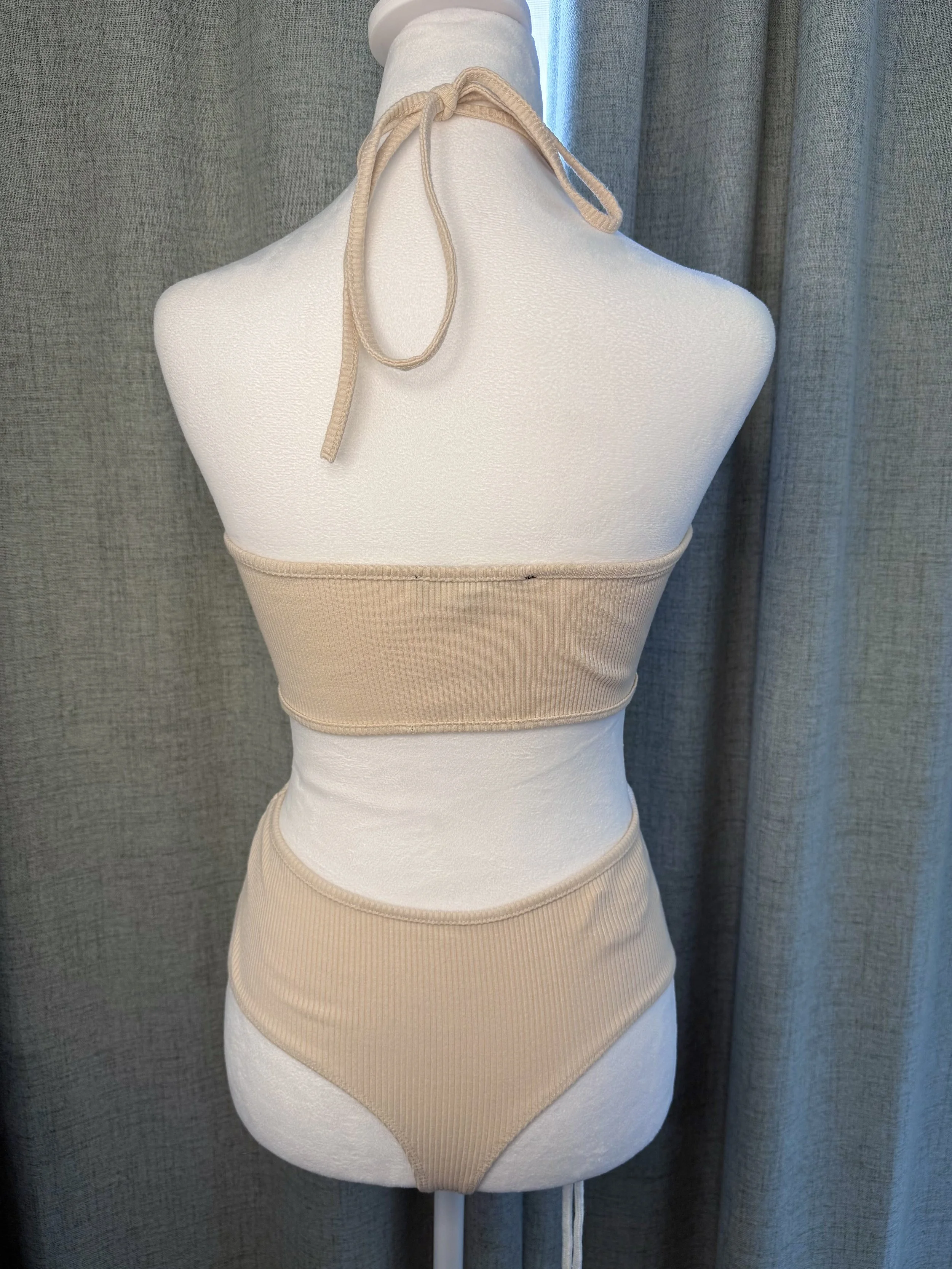 Feeling Fleurty mannequin back.jpeg