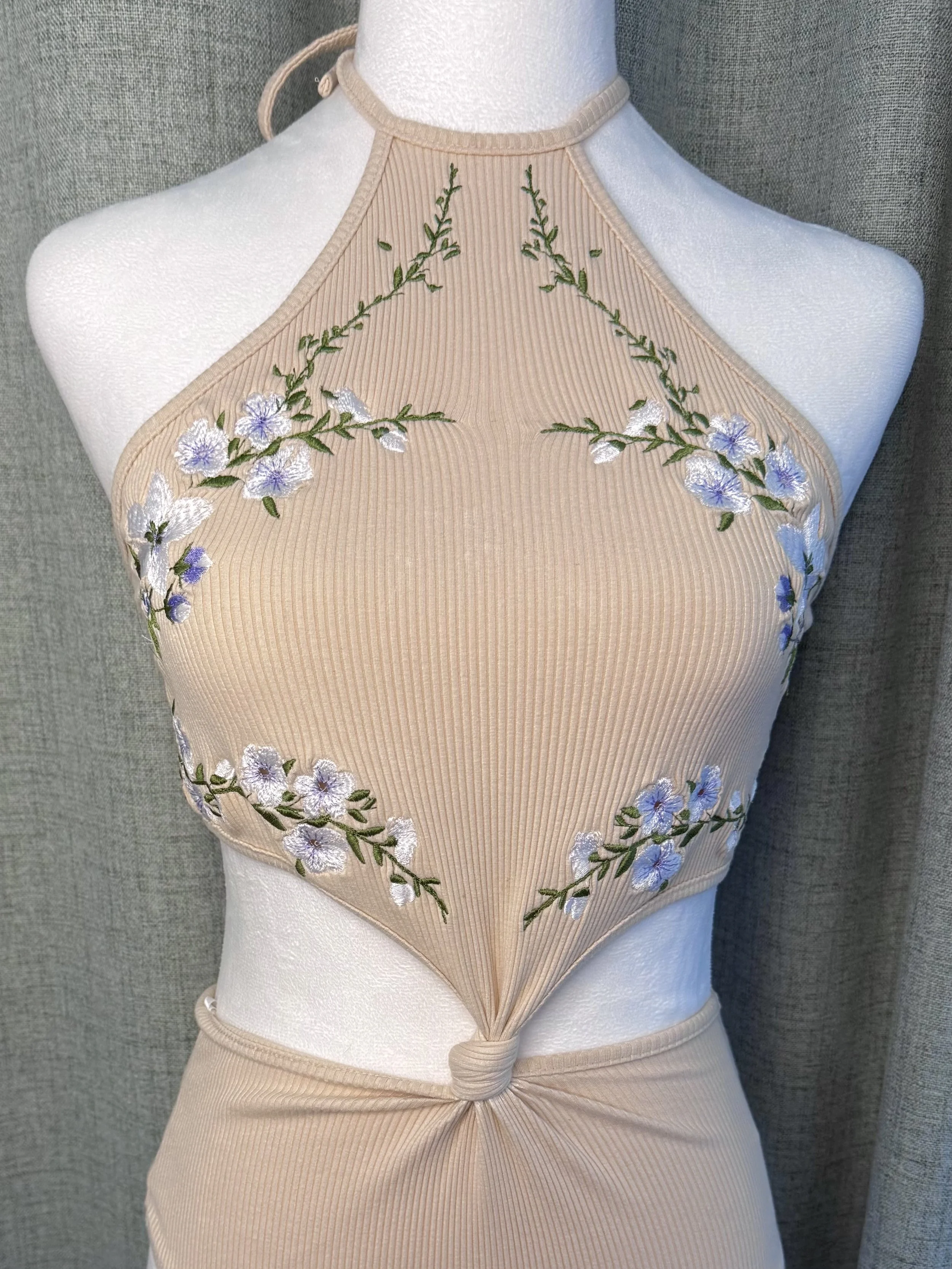 Feeling Fleurty mannequin front closeup.jpeg