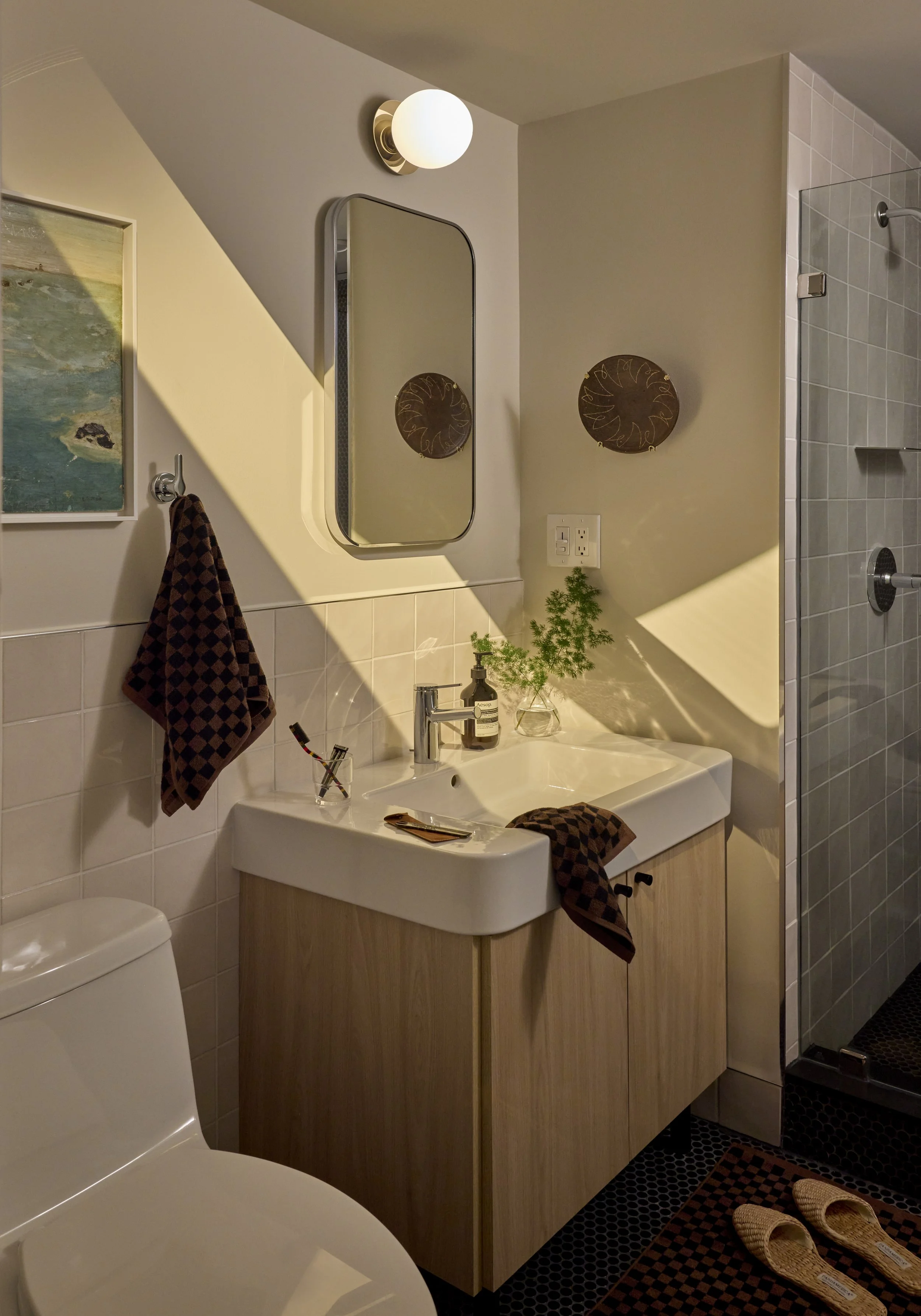 09C_BATHROOM VERTICAL IMAGE.jpg