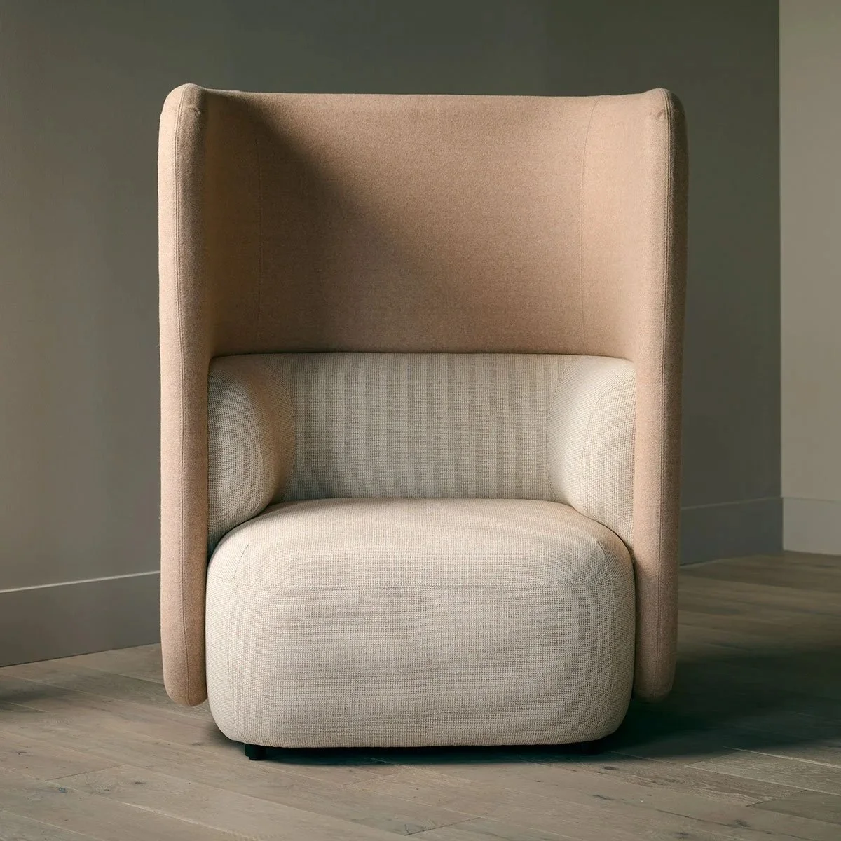 OFS_OBEE_SINGLE_HIGHBACK_SAMUELPETTERSEN.jpg