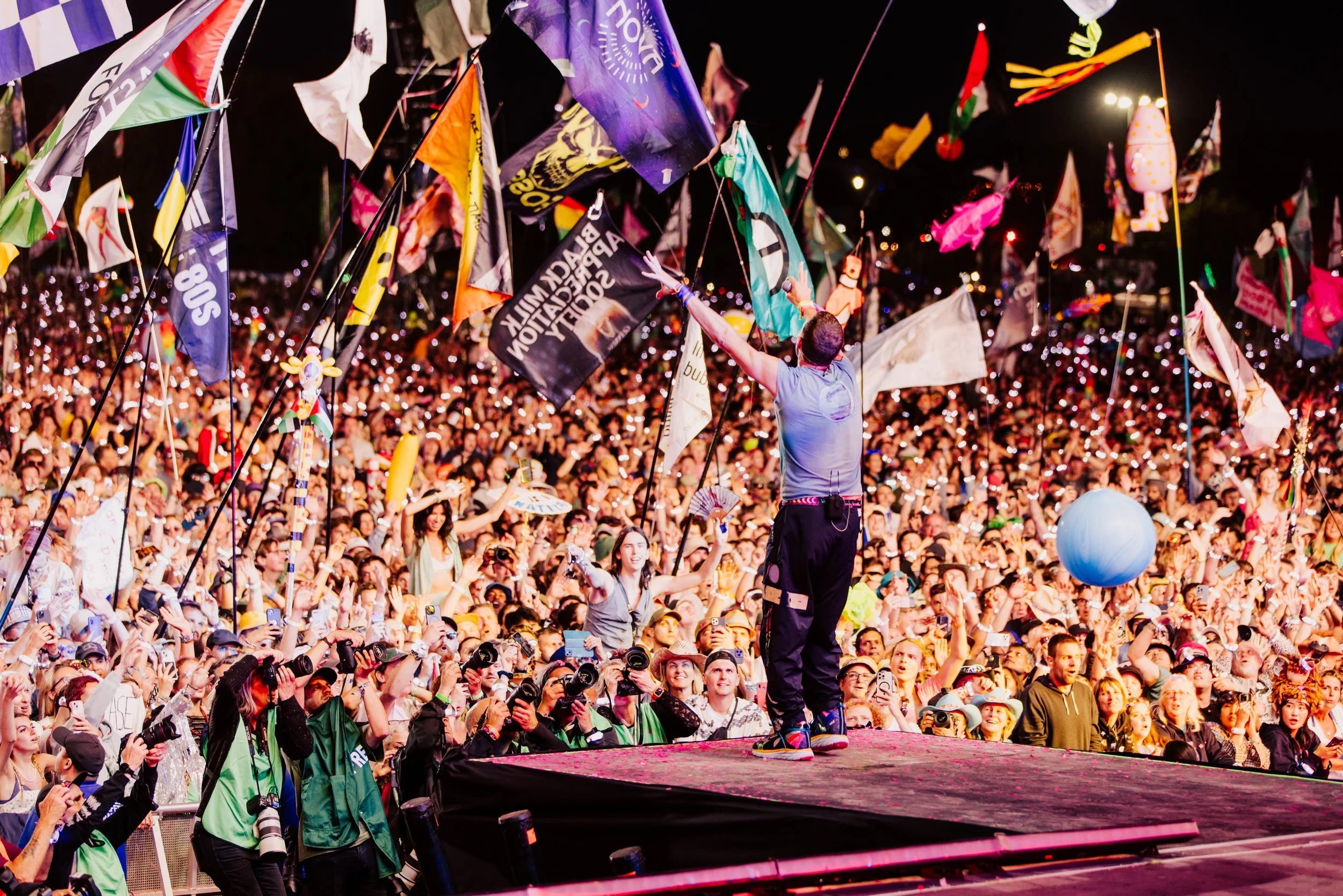 AnnaLeeMedia-- glastonbury - Coldplay.jpg