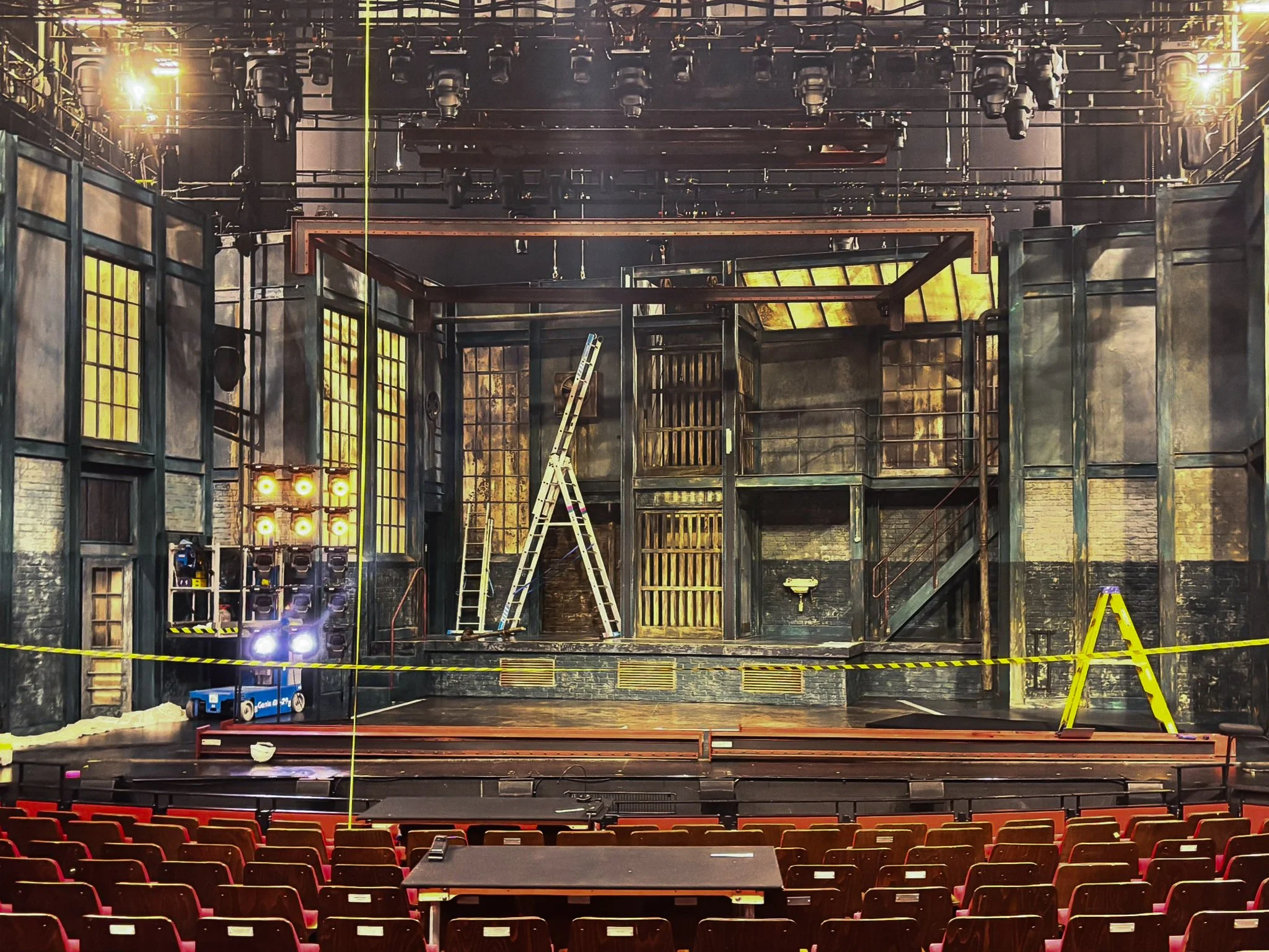 10Bespoke Scenic Production team based in bristol.jpg
