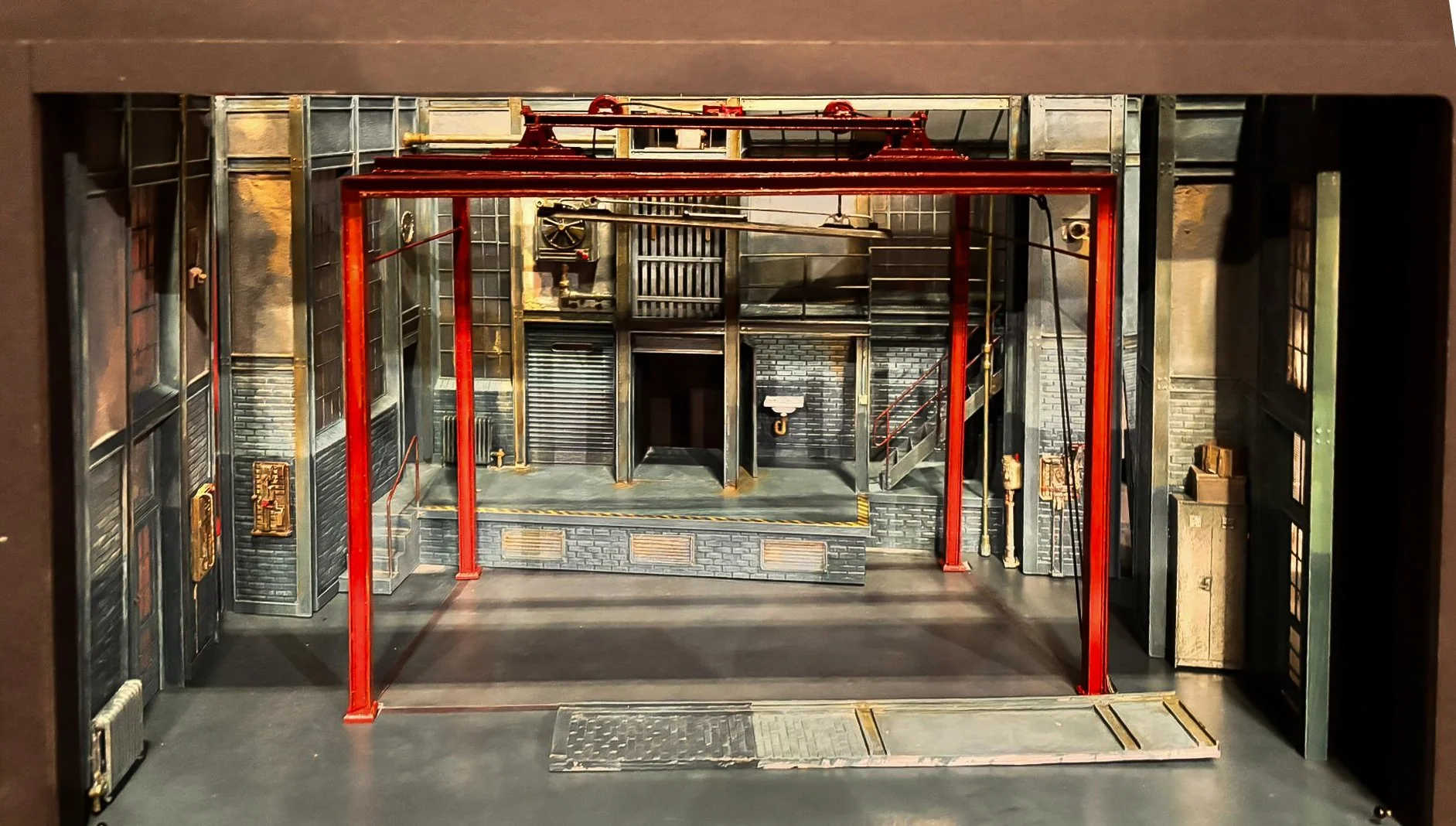 5Bespoke Scenic Production team based in bristol.jpg