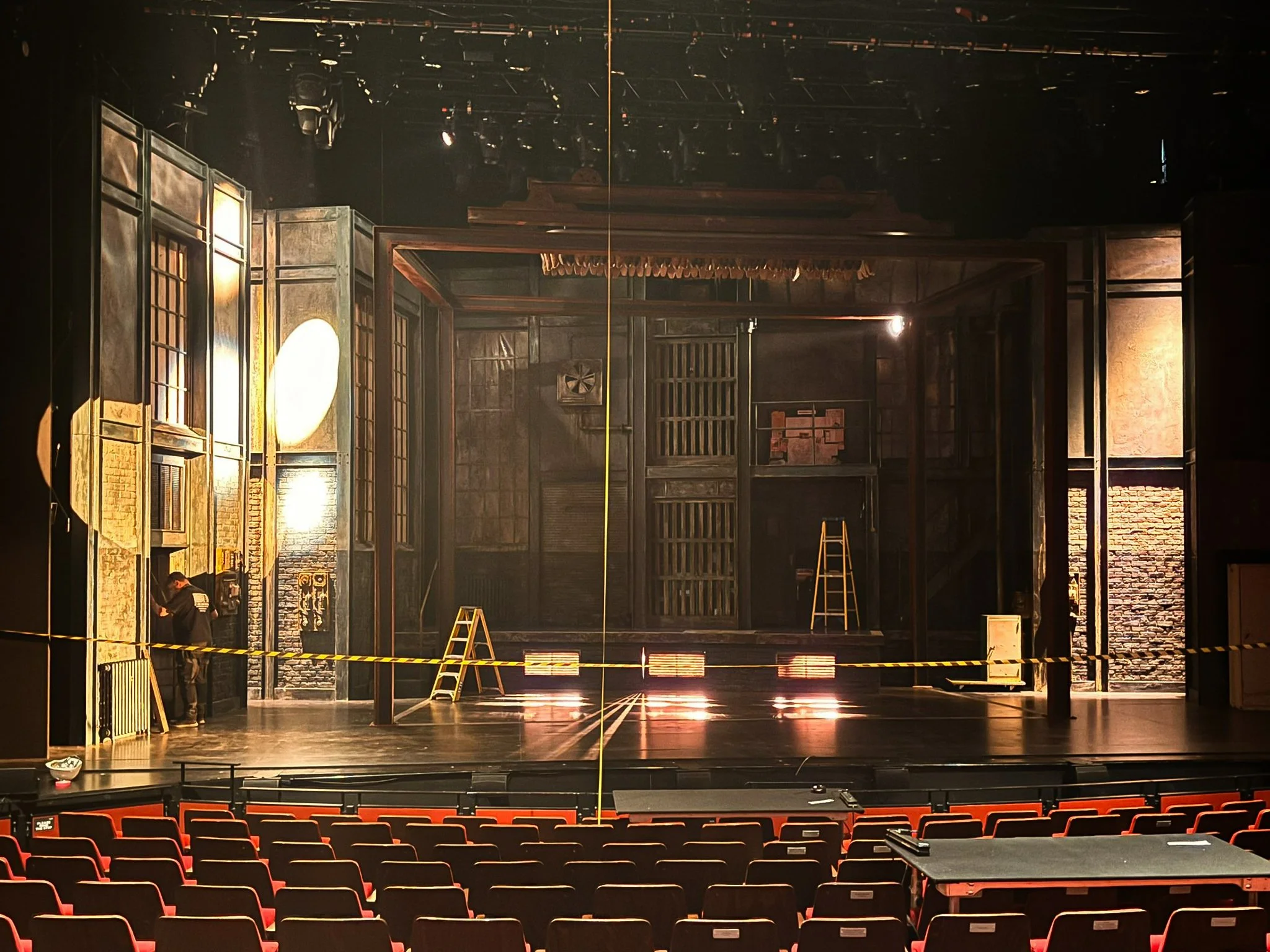 3Bespoke Scenic Production team based in bristol.jpg