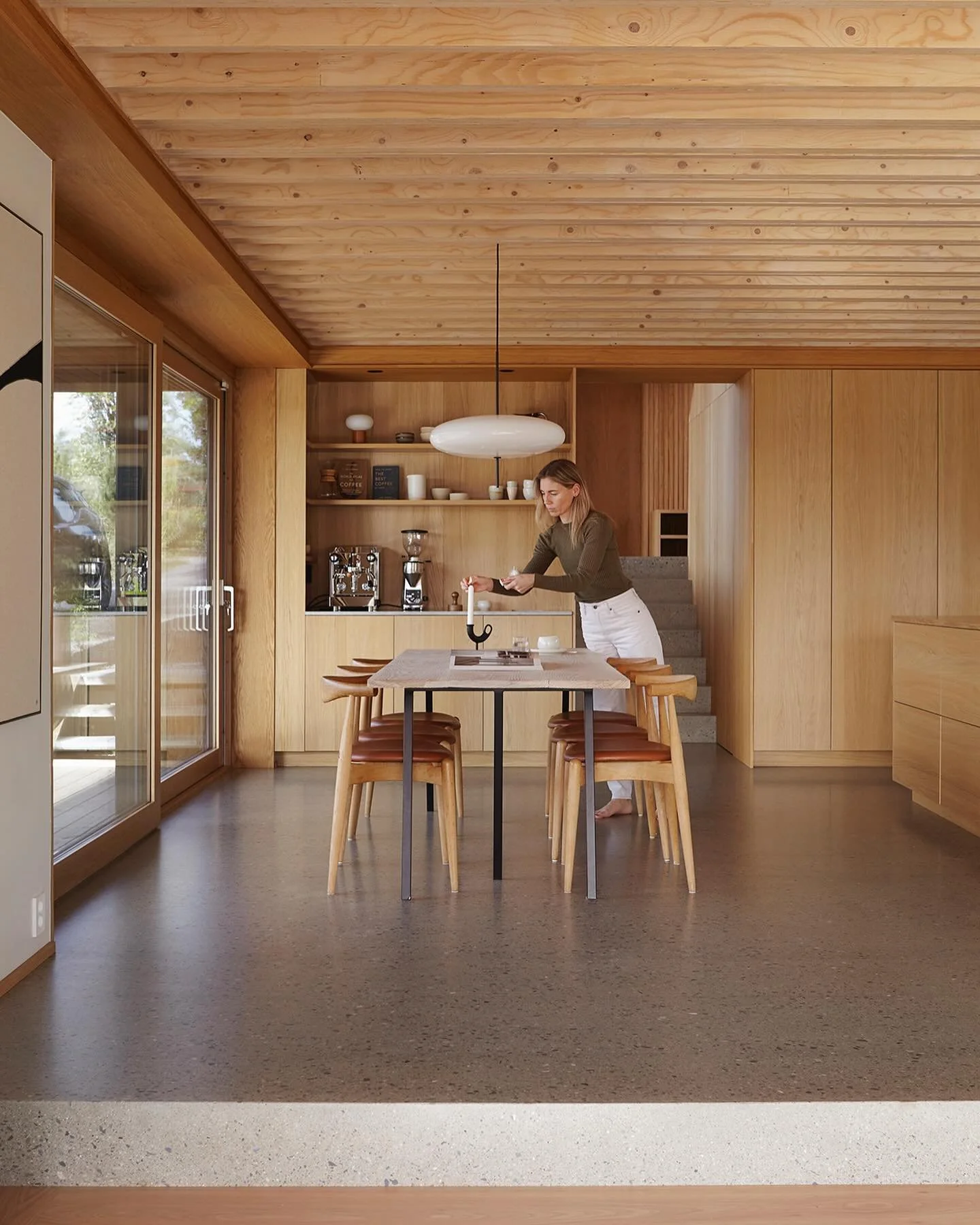 Dette huset inspirerer meg-
Nydelig arkitektur og materialer. 

Reportasje for @bobedrenorge sammen med fotograf @birgitfauske 
Journalist @niklashart 
Stylist @mariahovevestre 

Arkitekt @cruxarkitektur 👏🏻 
Redakt&oslash;r: @tonjemadsenb