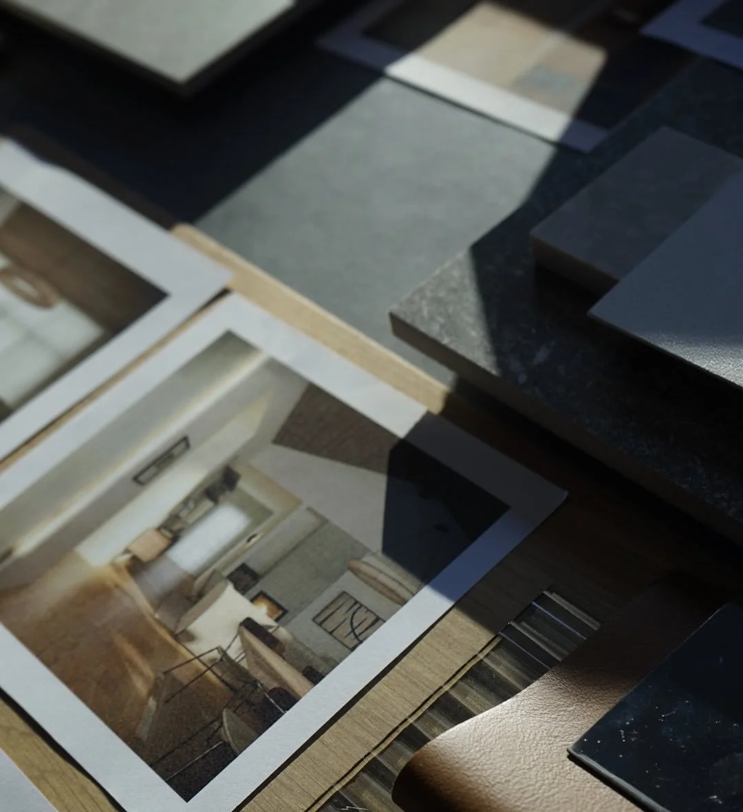 I dag har vi presentert design for en helt ny enebolig under oppf&oslash;ring i Harstad. 
Et prosjekt vi har jobbet med i lengre tid.

M&aring;let med prosjektet har v&aelig;rt &aring; skape en helhetlig ramme for livet som skal leves &ndash; et hjem