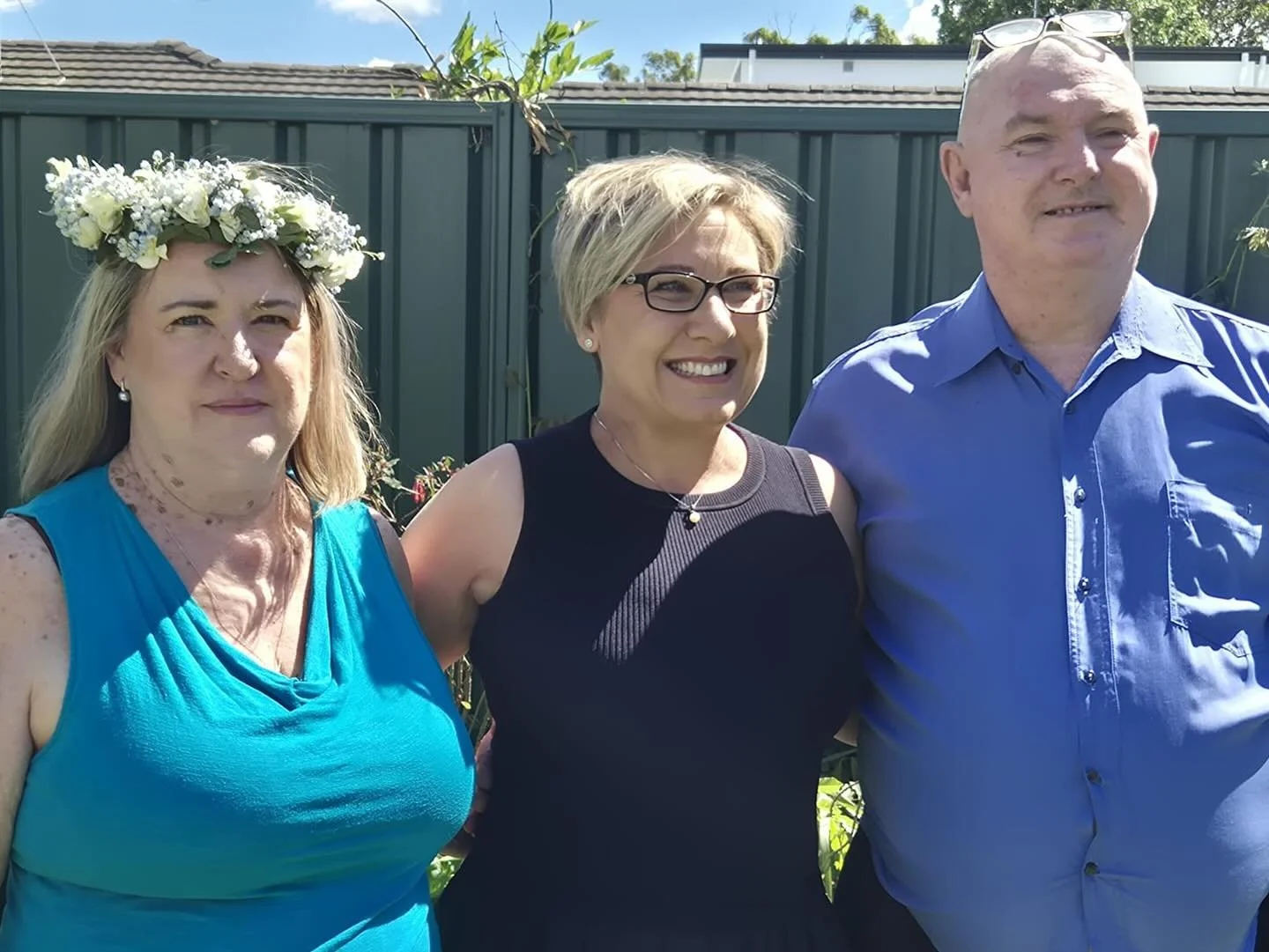 Another gorgeous garden wedding! This couple wanted a sweet, heartfelt ceremony in their home garden with an audience of just their two witnesses on Tuesday. Personalising your wedding day to an event that feels just right for you is so special, and 