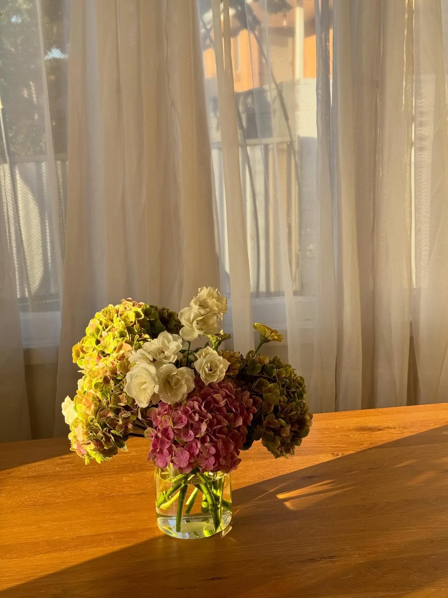 weekend florals for your table x 
#floralarrangements #tableflowers