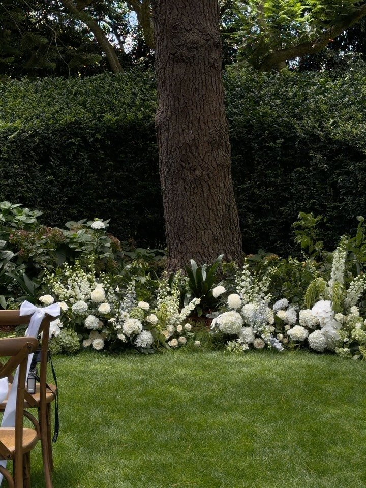 CEREMONY BLOOMS FOR A&amp;J at GABBINBAR 🤍
#alterflowers #ceremonyweddingflowers 
.
@gabbinbar