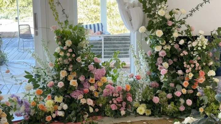 creating ceremony florals before, because of bridesmaid duties 🤪
#gardenpartywedding