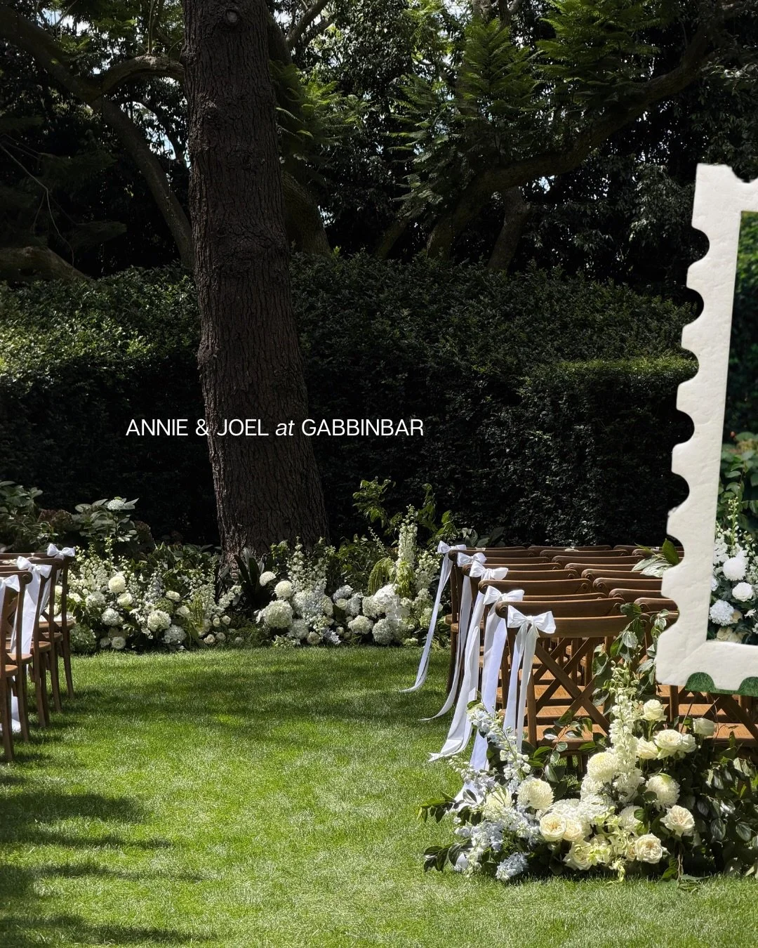 The wedding of ANNIE + JOEL on the grounds of @gabbinbar captured by @wild.weddings. It was such a pleasure to create these ceremony florals classic, lush &amp; timeless. 
// OUR REAL WEDDINGS // created in February 🤍
.
#toowoombaweddingflorist #aus