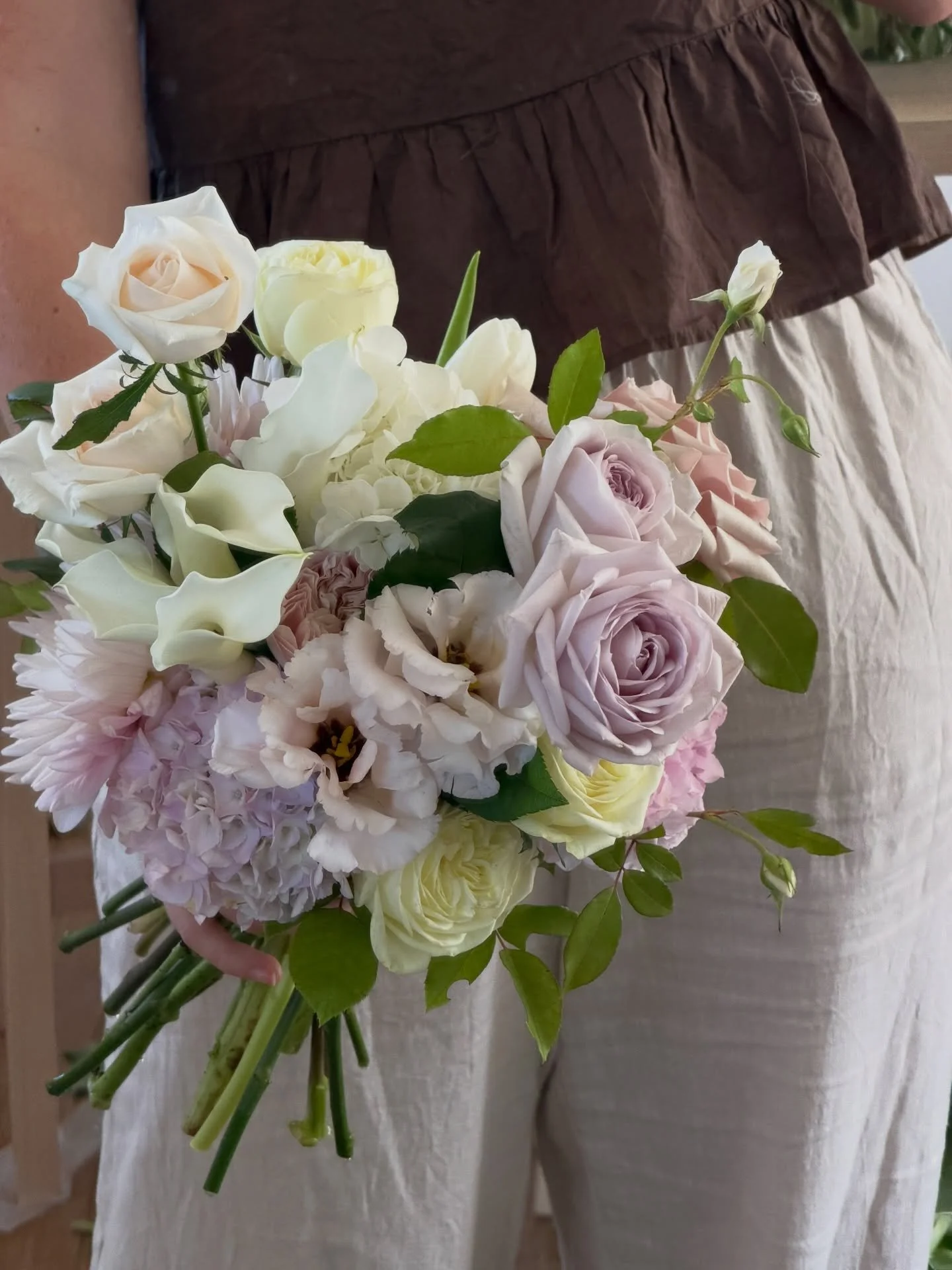 a moment on the feed for this soft pretty modern bouquet for Charlotte 🤍 
(definitely a favourite of mine 👏🏻)
#softpastelweddingbq #weddingbouquetinspo