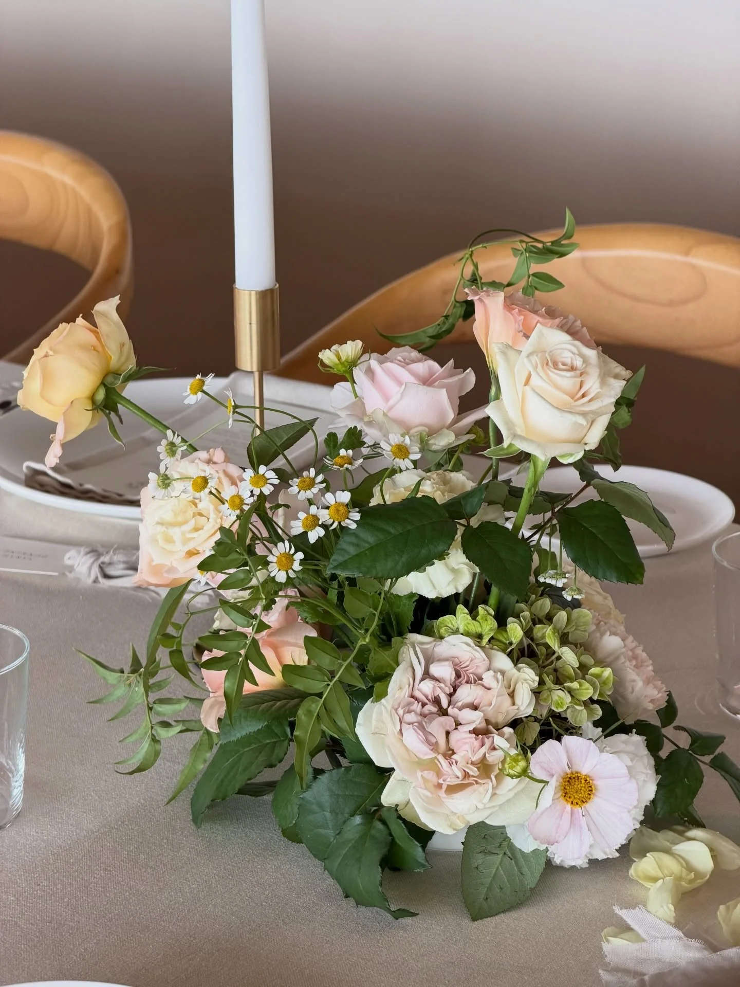 SPRING TABLE FLORALS for the reception space at @thedairyravensbourne 🌸 plus our gold candlestick stands + taper candles all styled by us x. 💌
.
#springwedding #tablearrangements #qldweddingflorist