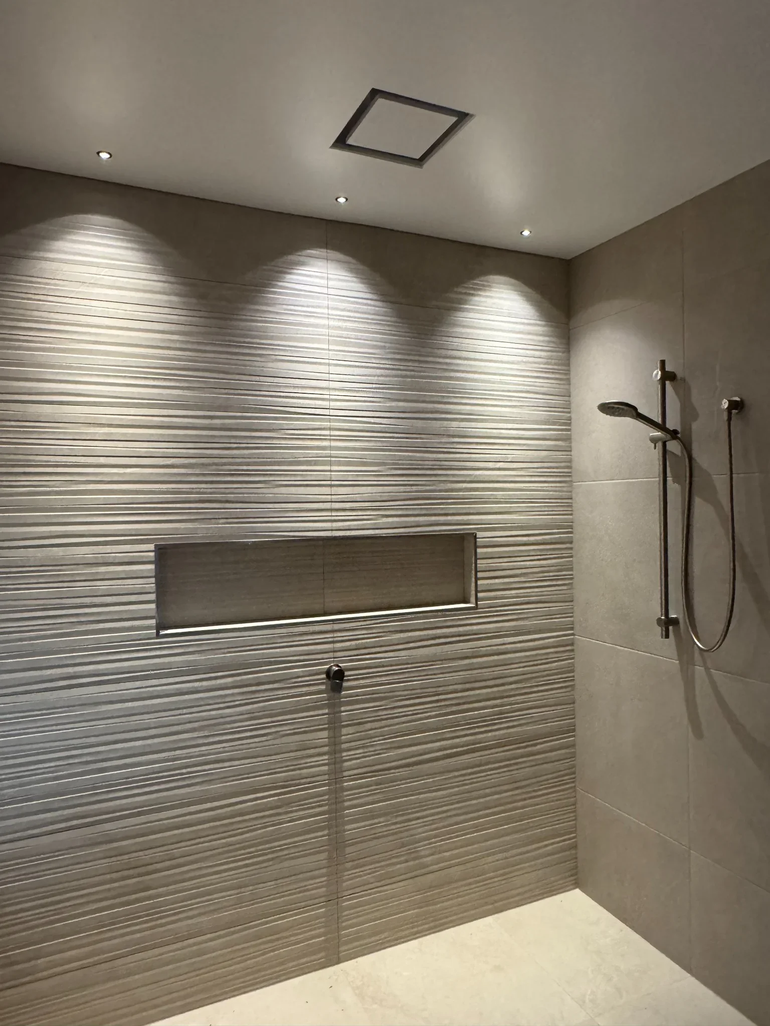 shower-lighting-feature-wall