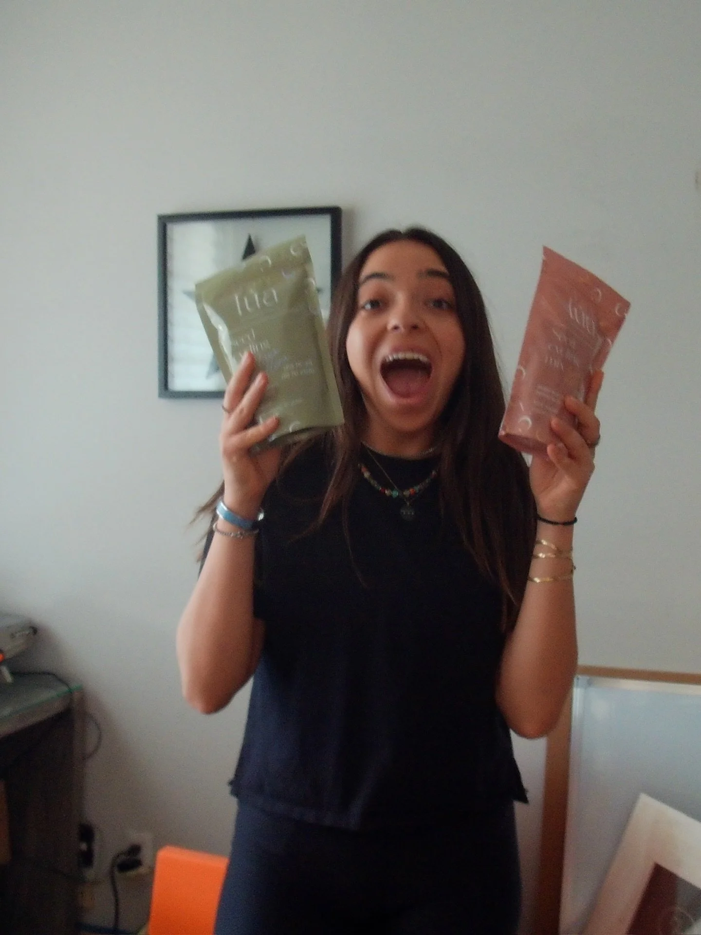 Hoy celebramos a Adela 🌙✨

La magia detr&aacute;s de L&Uacute;A.
La que aprende, siente&hellip; y decide compartir.
La que sue&ntilde;a en grande, pero tambi&eacute;n sabe aterrizar cada idea.

Adela es todo lo bonito que L&Uacute;A transmite.
Graci