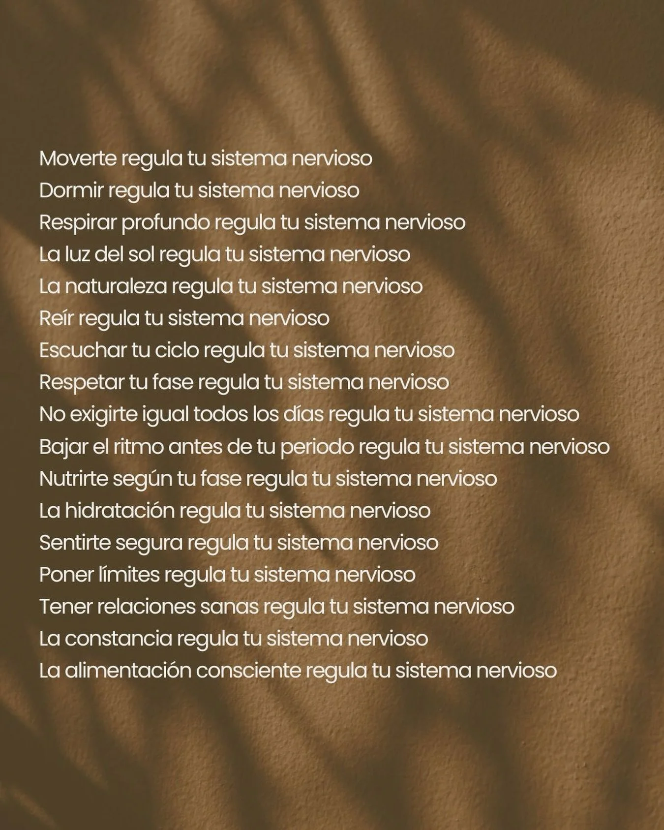 Tu sistema nervioso no se regula con fuerza de voluntad.

Se regula con h&aacute;bitos peque&ntilde;os, repetidos y sostenidos.

Moverte.
Descansar.
Nutrirtе.
Respetar tu ritmo.

La regulaci&oacute;n no es un lujo.
Es la base de c&oacute;mo te siente