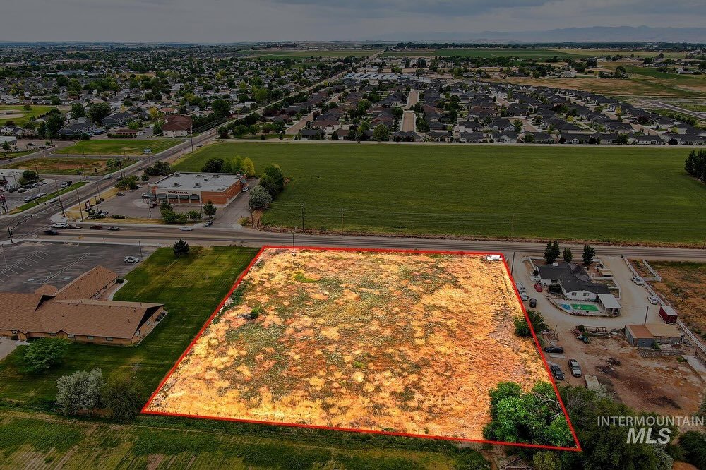 🔅New🔅TBD Ustick
This 1.87-acre parcel offers a rare opportunity in the heart of Caldwell’s expanding commercial corridor.
Strategically located along S 10th Ave and zoned commercial, the property aligns with the city’s recently update