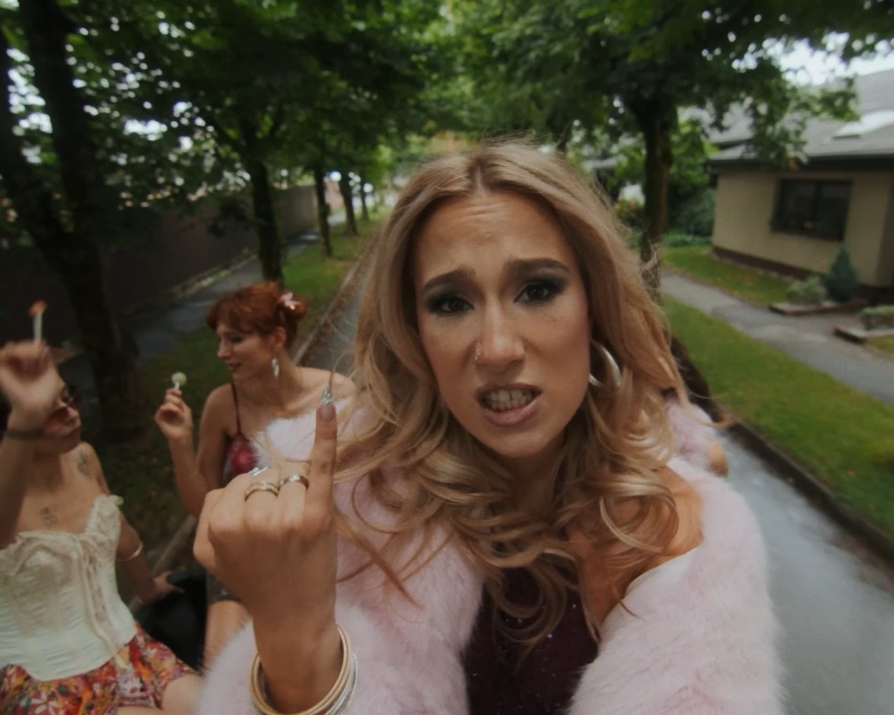 Bilo bi lepo - Anabel (Official music video) 1-56 screenshot Large.jpeg