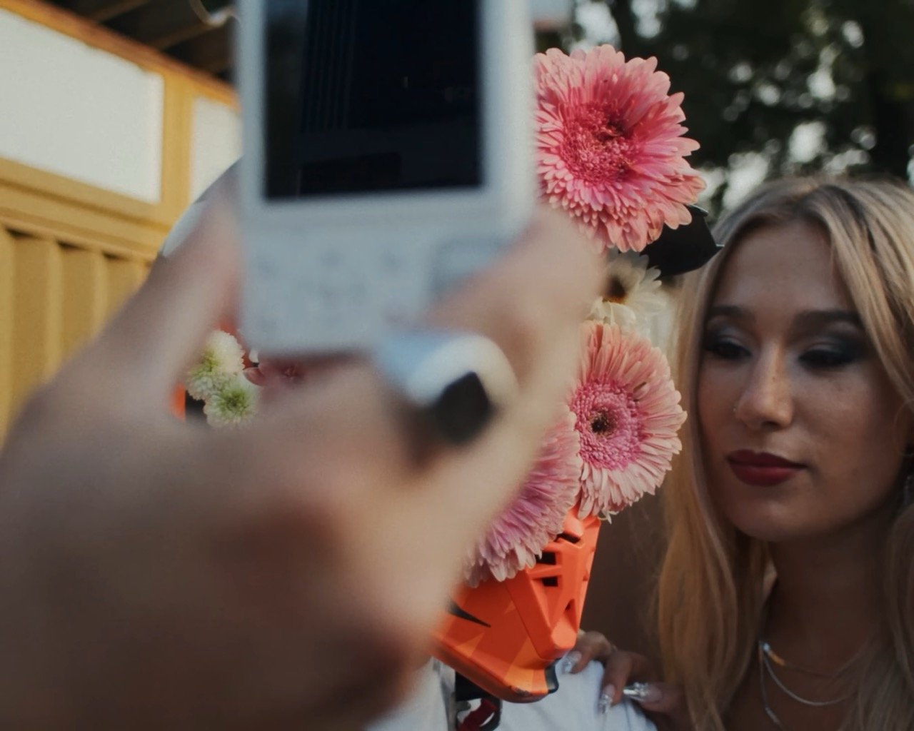 Bilo bi lepo - Anabel (Official music video) 1-37 screenshot Large.jpeg
