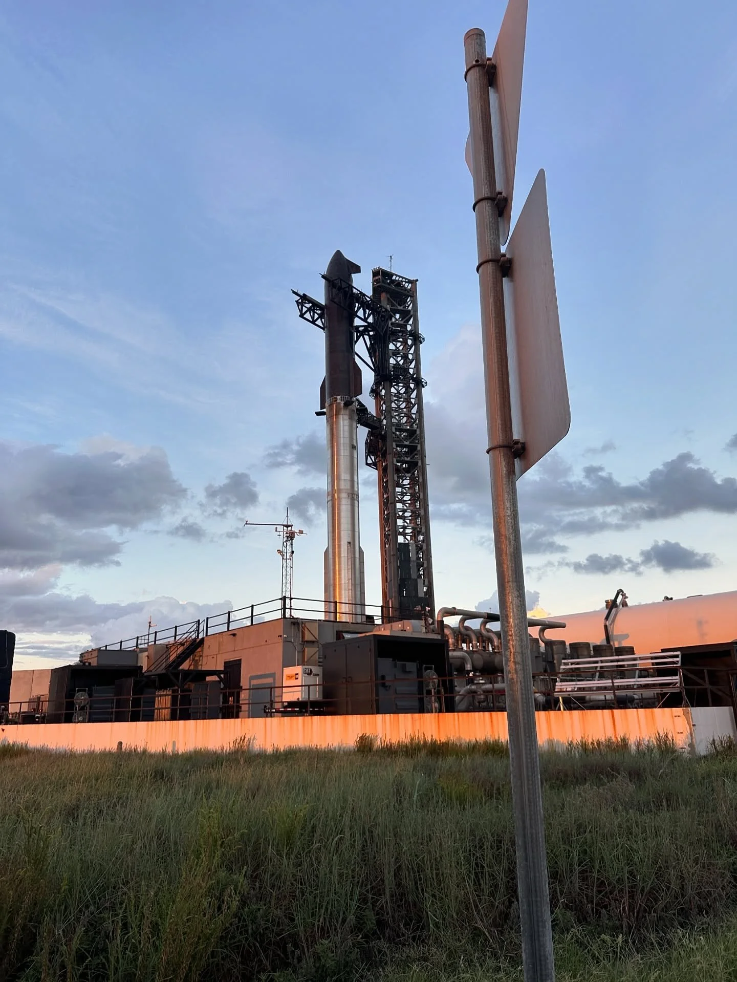 Can&rsquo;t wait to see this ol&rsquo; girl launch! I went down to Starbase to support the launch and @xila_reinruof got to come with me.

#spacex #starship #raptor #raptorengine #mars #launchday #elonmusk #thatsaweirdlookingracecar #space #spaceflig