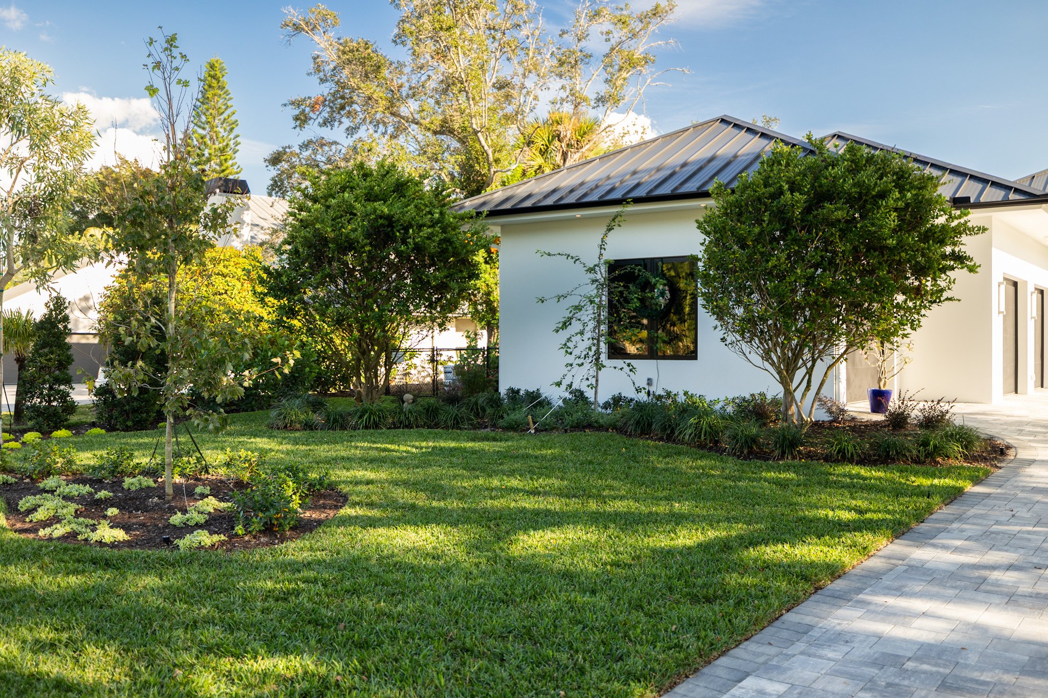 Modern Coastal Estate – Full Outdoor Build