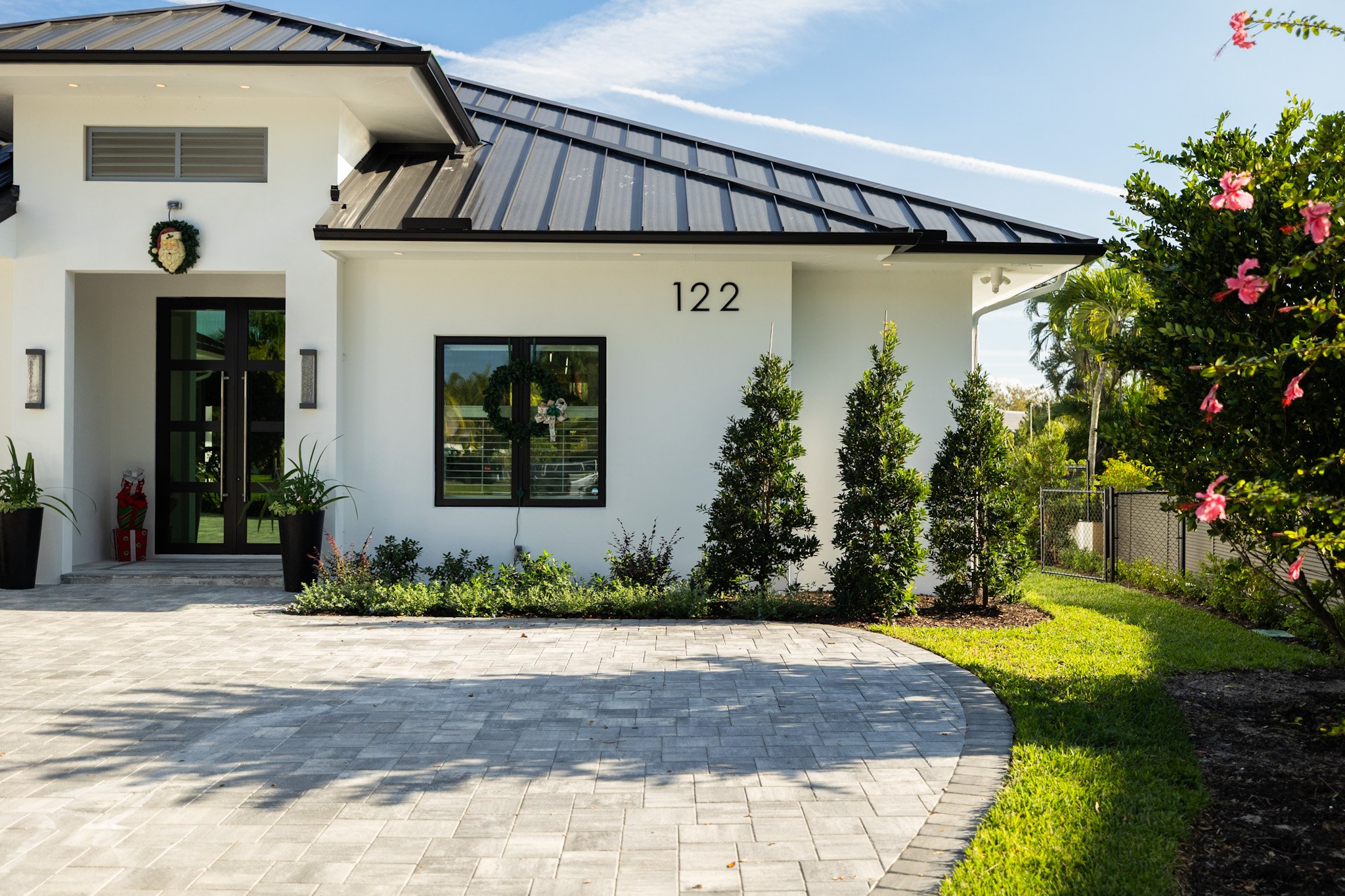 Modern Coastal Estate – Full Outdoor Build