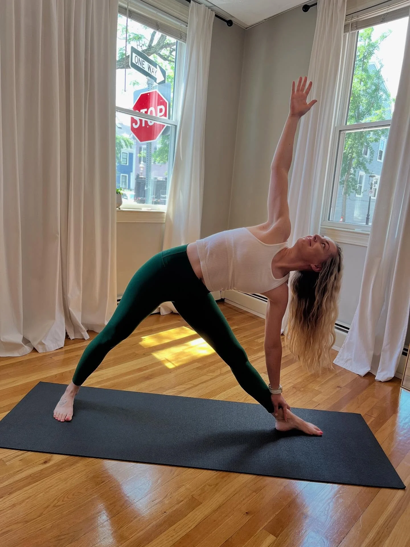 ✨KATELYN✨ A Canada native that is a professor of athletic training and home reno queen, Katelyn joins the HBY team to bookend your weekend! Catch her in the studio at 9:30 Fridays and Sundays (yes, you asked, we listened!). Check her out!
