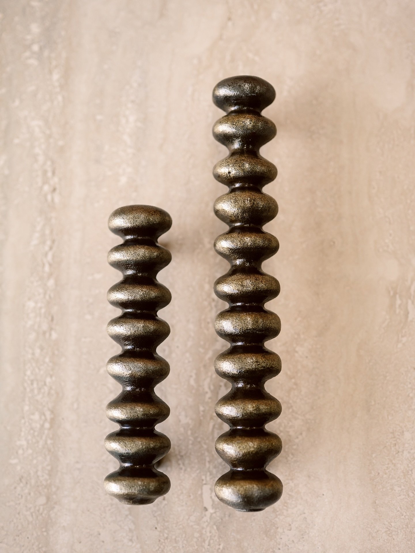 our ORO pull handles. 💫

hand-cast in brass, with a softly sculptural form that feels as tactile as it is timeless.

available to shop now, link in bio.