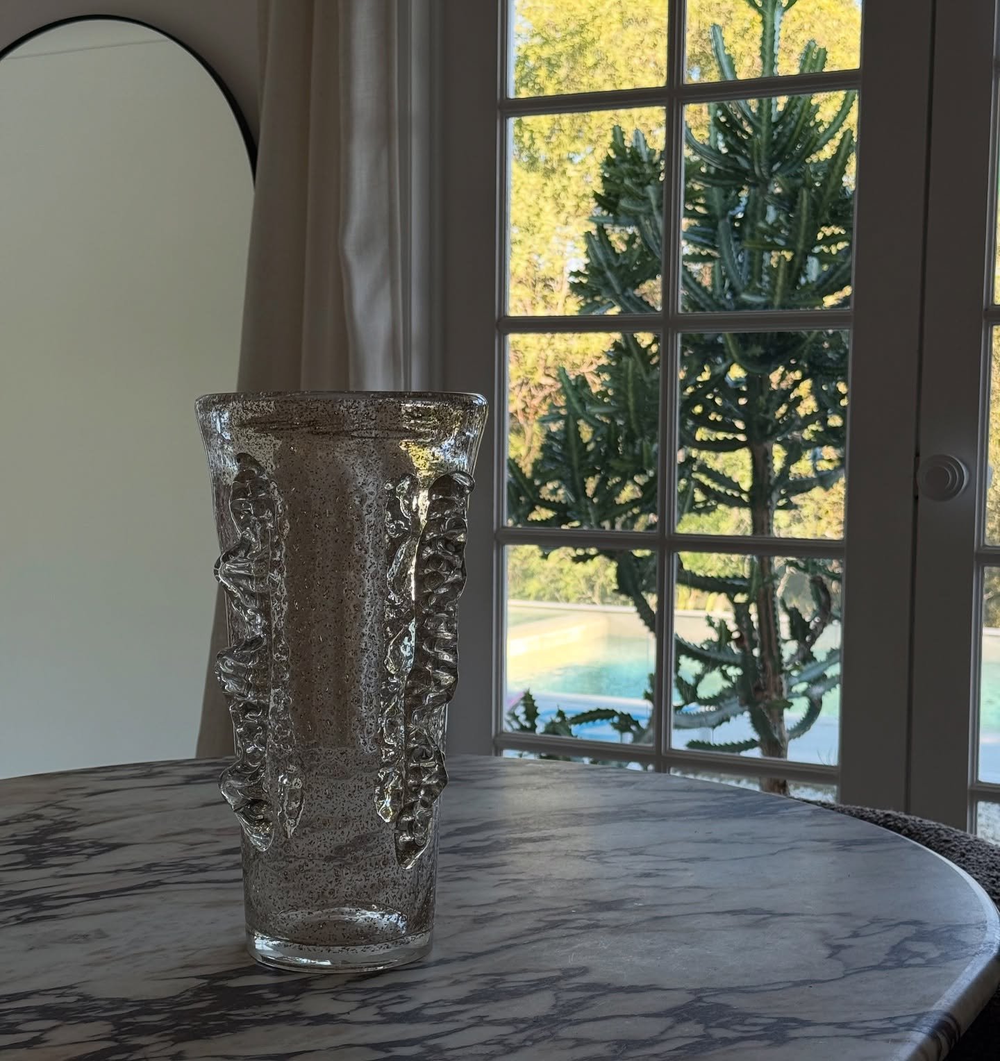 our GILD vase in the home of @kaylaboyd_ 

a true piece of art 💫