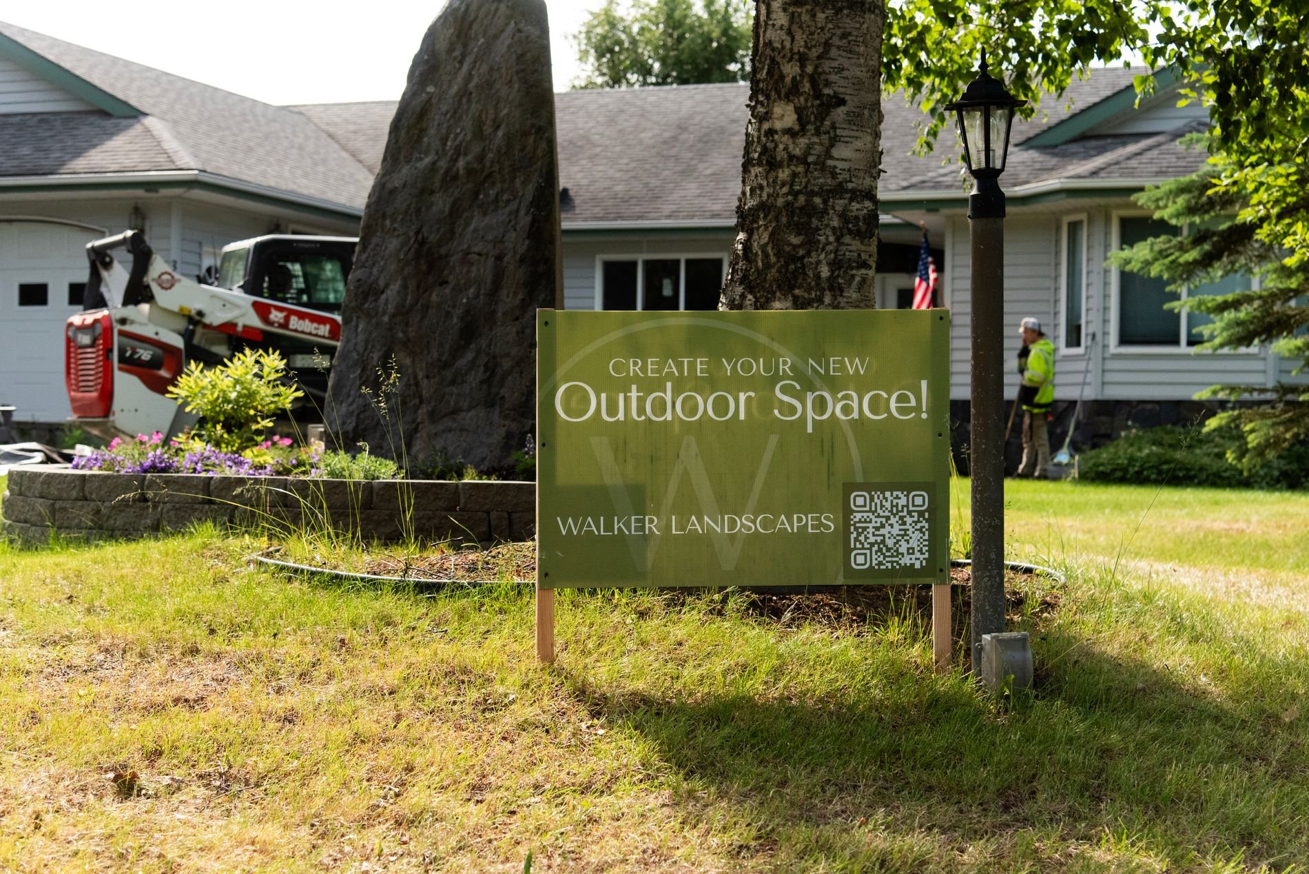 walker-landscaper-crew-installation-front-yard