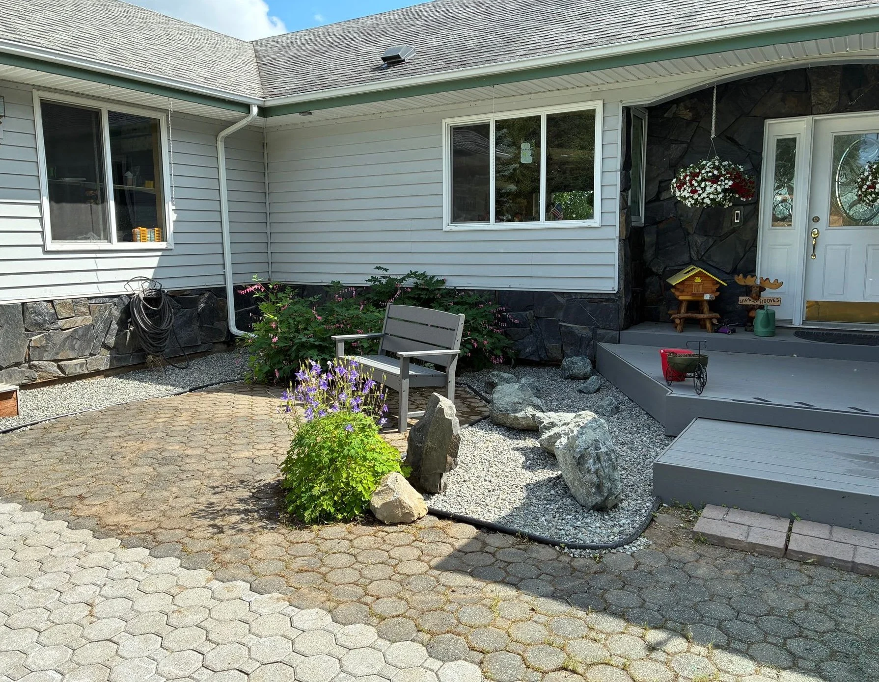 How to Design a Low-Maintenance Landscape for Alaska Homes