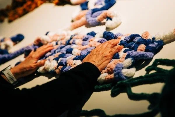 Hands on knitting
