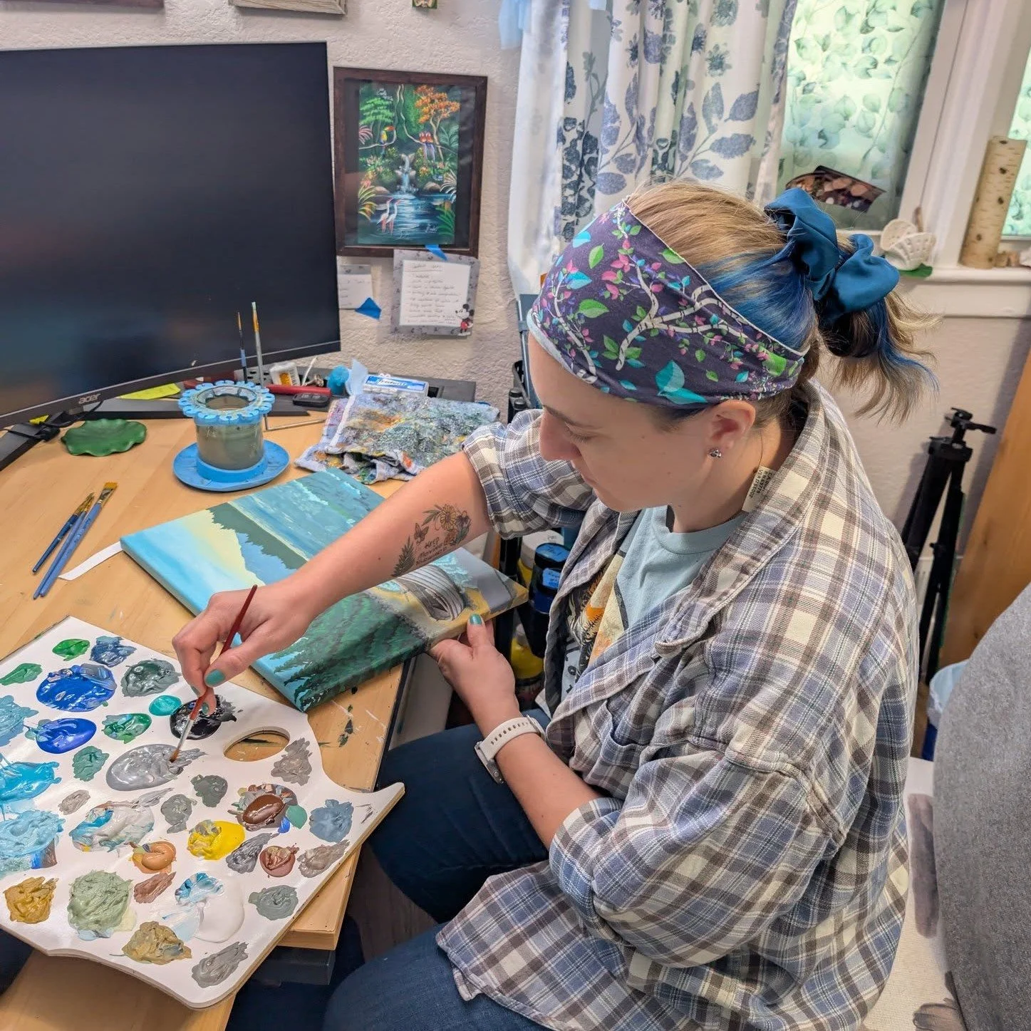 🎨✨ How people think I paint: serene, focused, surrounded by creativity.
 👉 How I actually paint: feet up, paint in my hair, binge-watching baking shows while hoping I don&rsquo;t dip my brush in my tea. 🍵😂

If this made you smile, don&rsquo;t for