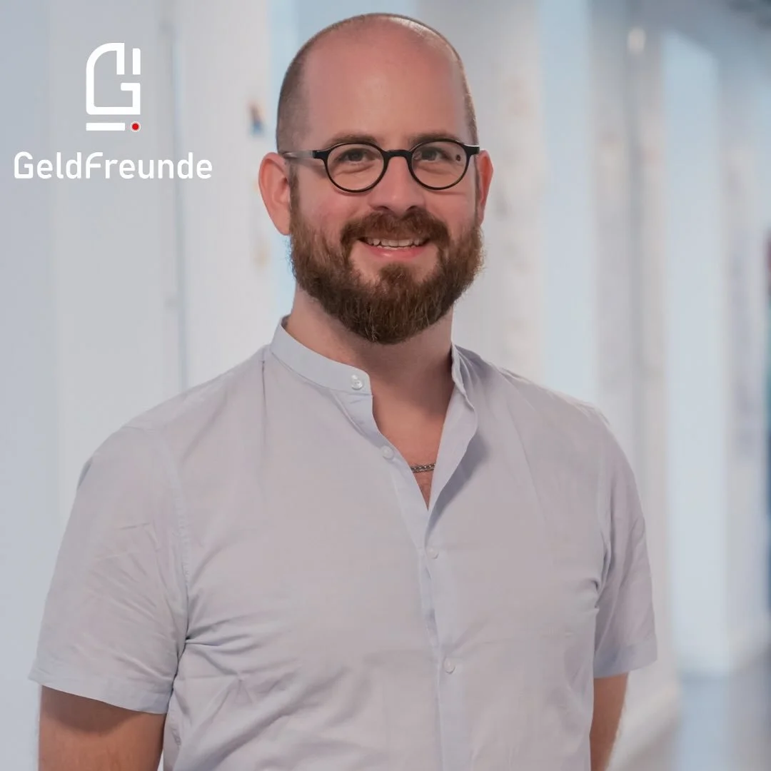 🎙️ NEUE PODCAST-FOLGE ONLINE!
&bdquo;Ich wei&szlig;, dass ich nichts wei&szlig;.&ldquo; &ndash; sagt Benedikt Naglik. Aber wer ihm zuh&ouml;rt, merkt schnell: Der Mann wei&szlig; eine ganze Menge! 👀🔥

Als Senior Produktmanager bei Wolters Kluwer S