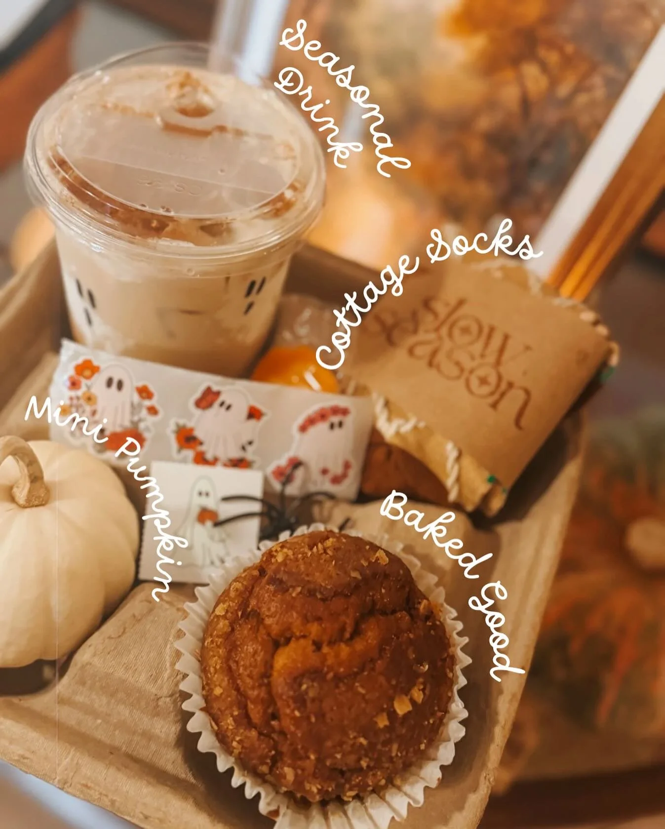 ✨ The Slow Season Cozy Tray ✨
Starting tomorrow, we’re offering the sweetest little pick-me-up for your favorite teacher, office pal, or anyone who could use a bit of October cheer.
Each tray includes:
🎃 your choice of seasonal drink (hot or