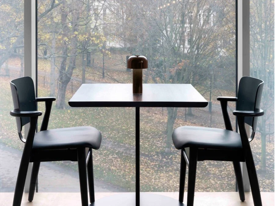 lifestyle_bellhoptable_cioko_04.jpg