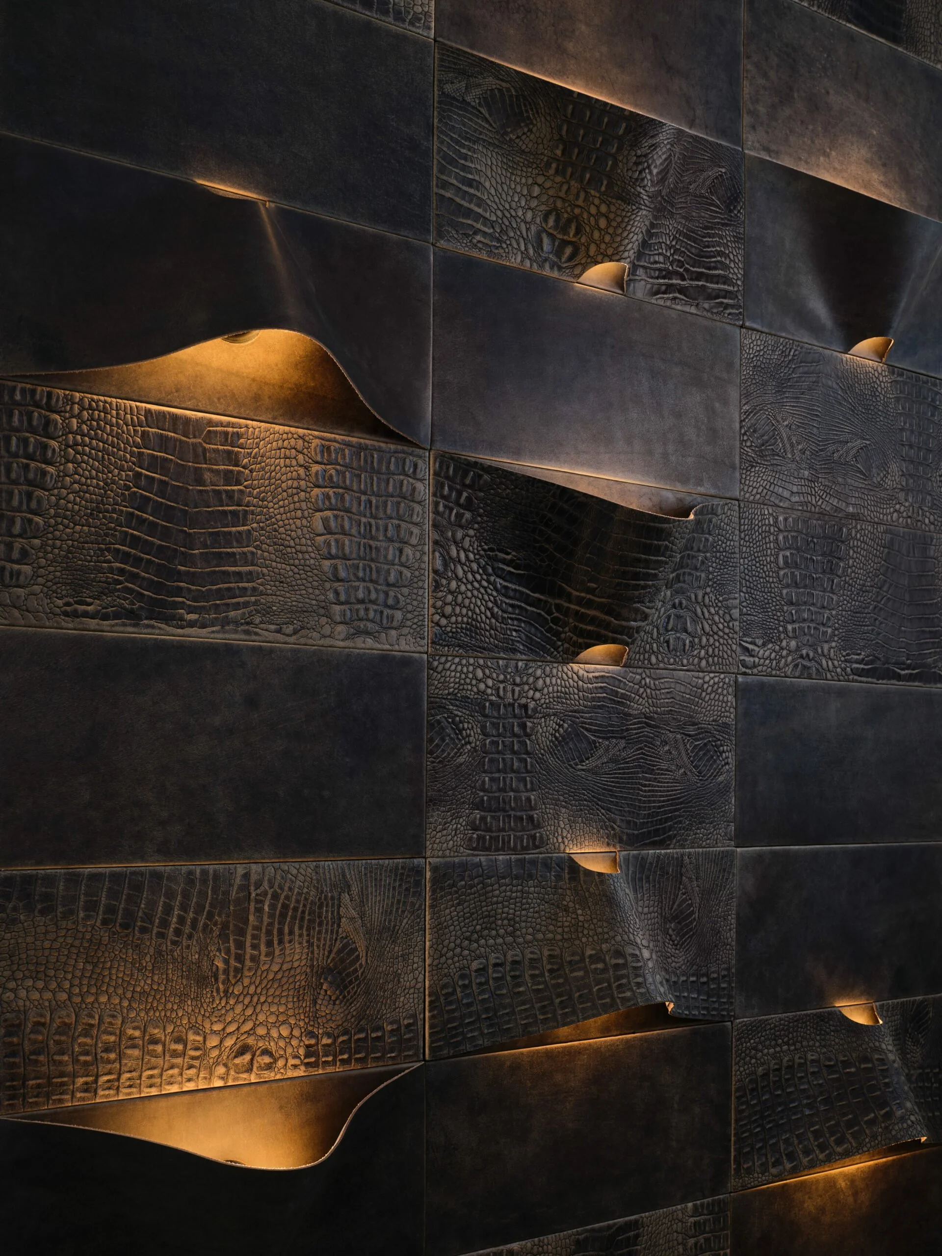 quasar Lum_Leather_Midnight_3x9_angle.jpg