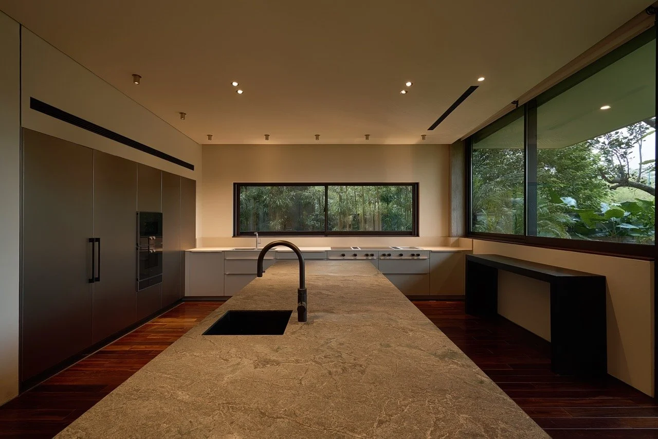 ONE A Storm Medium Long và Storm Medium Short ở một căn bếp ở Hà Nội