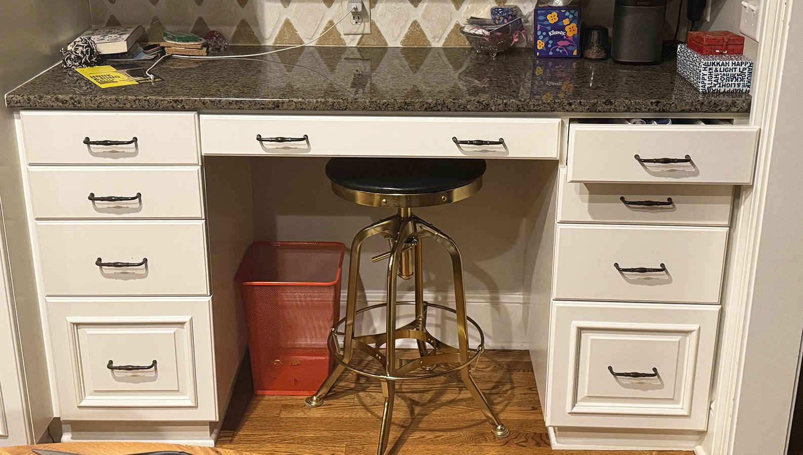Desk-2.jpg
