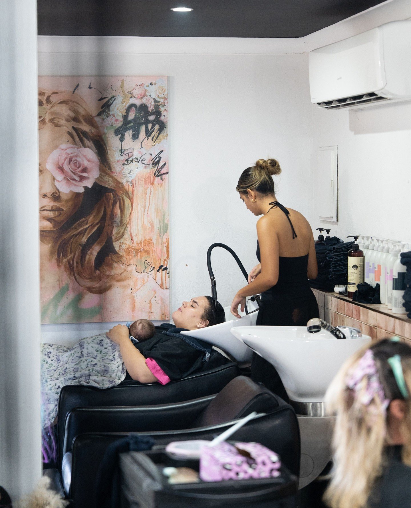 Mum life doesn't pause for salon appointments. So we made it work. 👶🤍⁠
Babies are always welcome at Booshi.  Fresh hair is non negotiable, no matter the season of life.⁠
⁠
Hairdresser: Malibu⁠
⁠
📲 Link in bio to book.⁠
⁠
⁠
#booshihairlounge #mumso