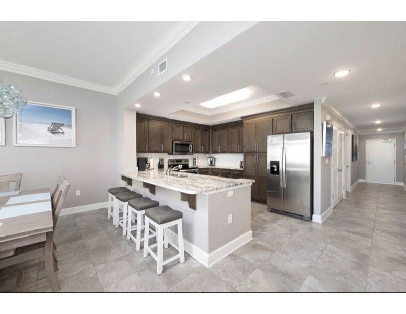 KITCHEN HALLWAY.jpg