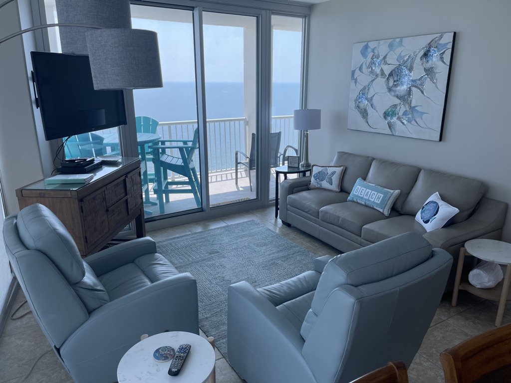 LIVING ROOM.jpeg